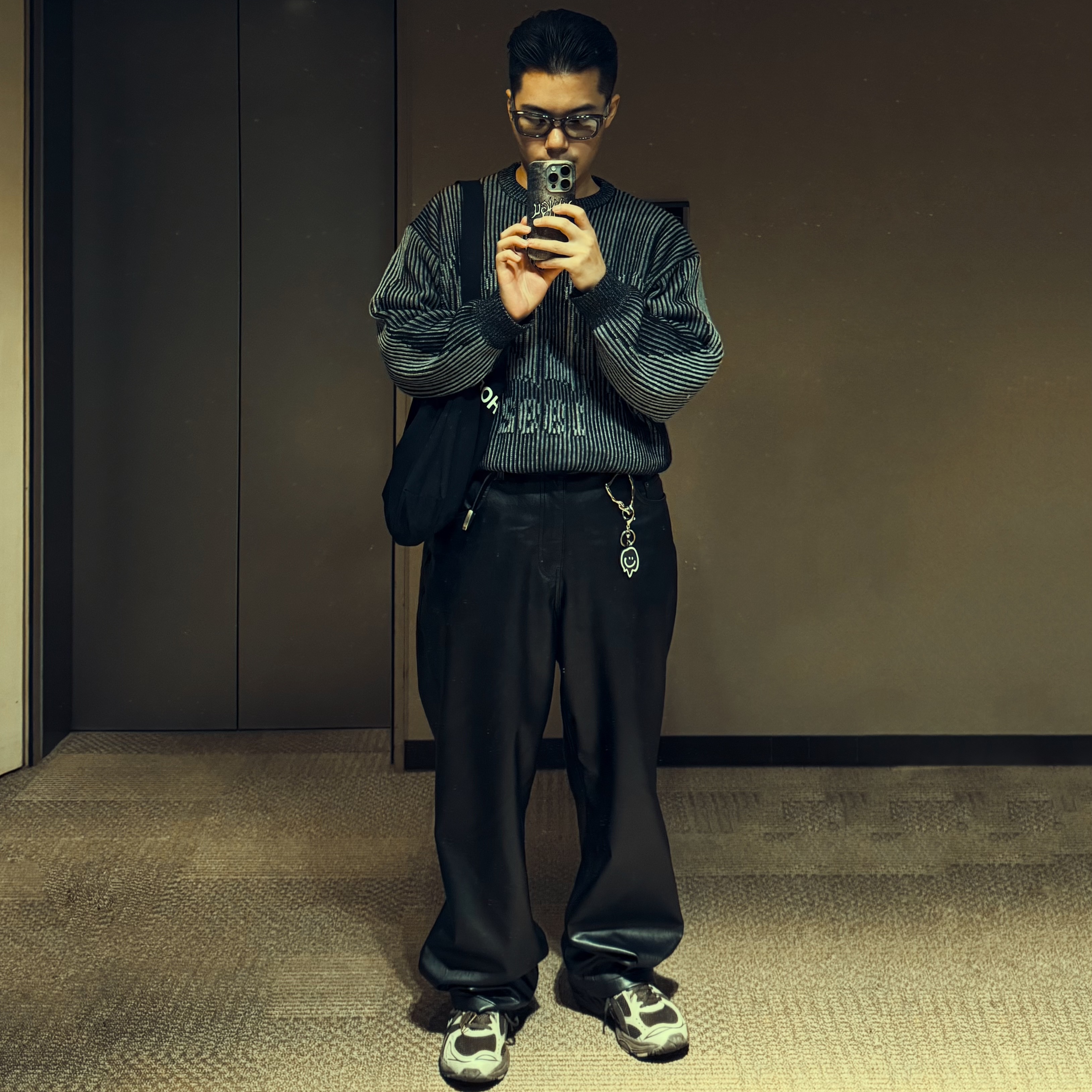Asics x Atmos x Undermycar Gel-Kayano 14 Pepper Black, Dada x Worst Canvas Bag Black 착용 스타일