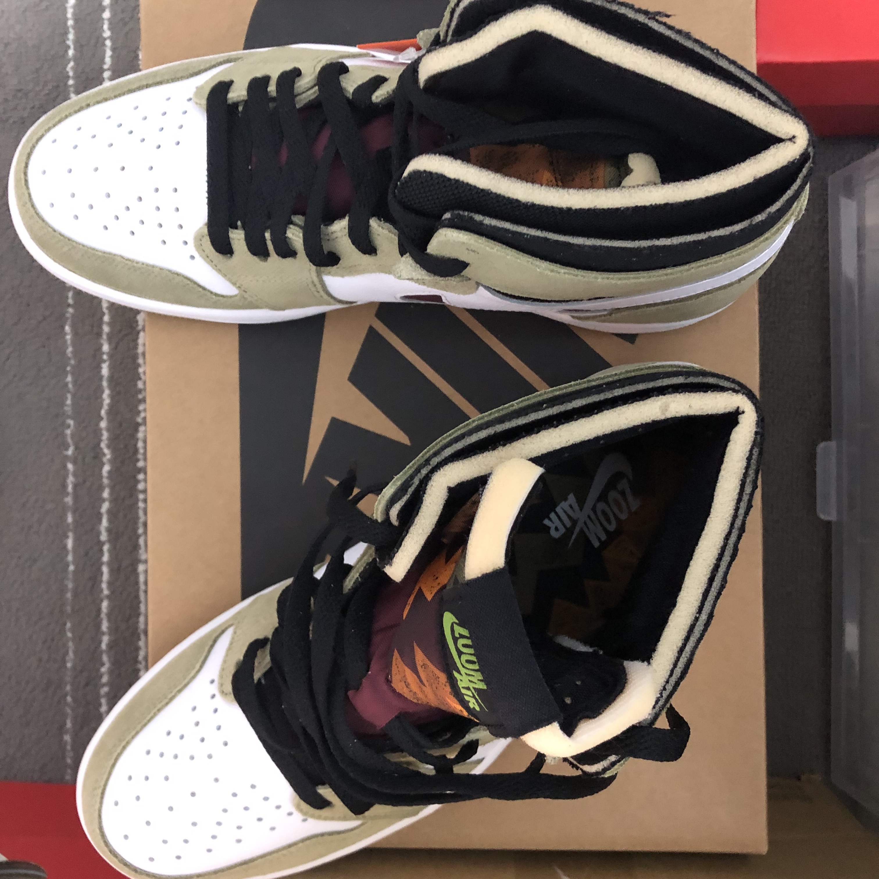 Jordan 1 Zoom Air CMFT Neutral Olive 착용 스타일 - 2