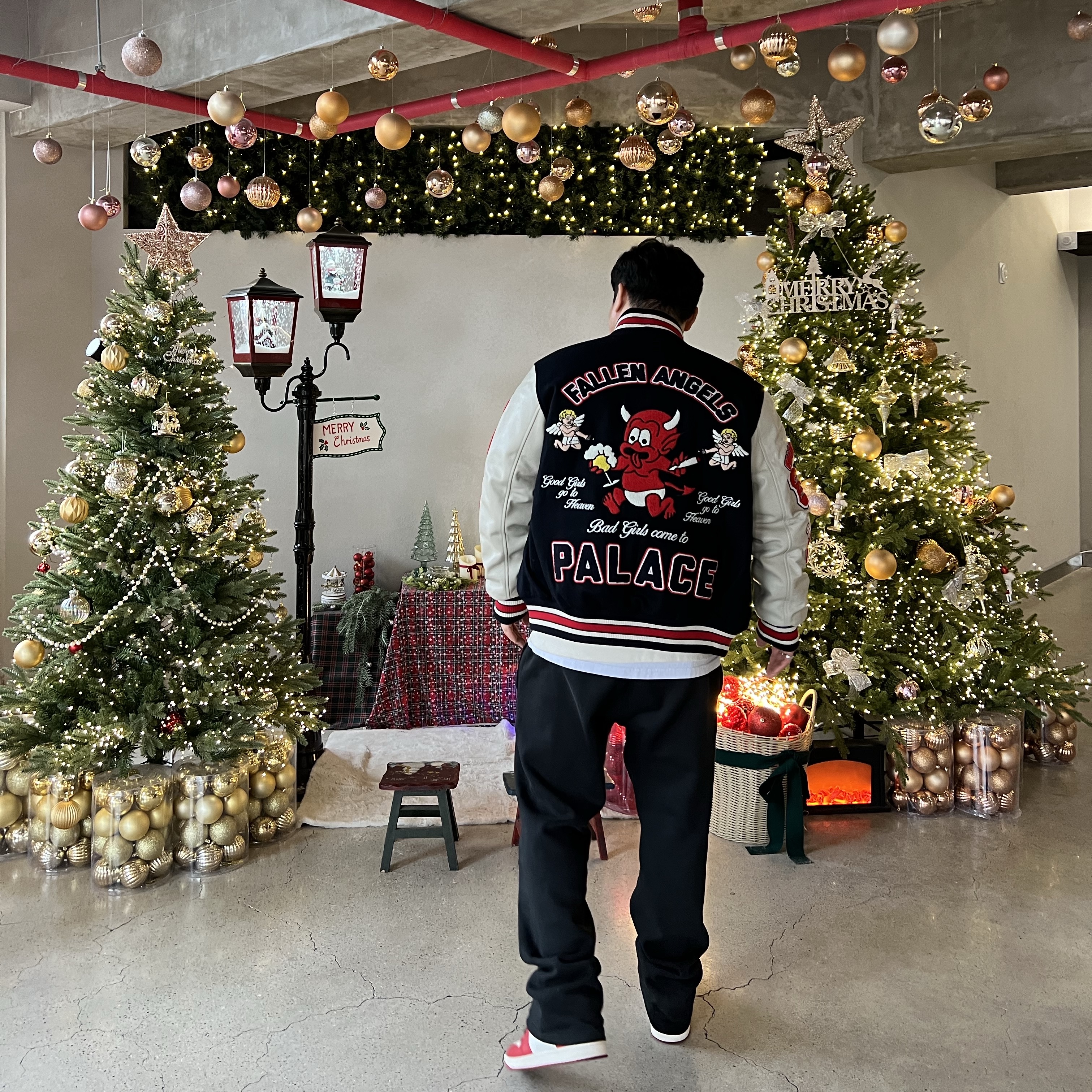 Palace Fallen Angels Varsity Jacket Navy - 23SS, Jordan 1 Retro High OG Chicago 2022 착용 스타일