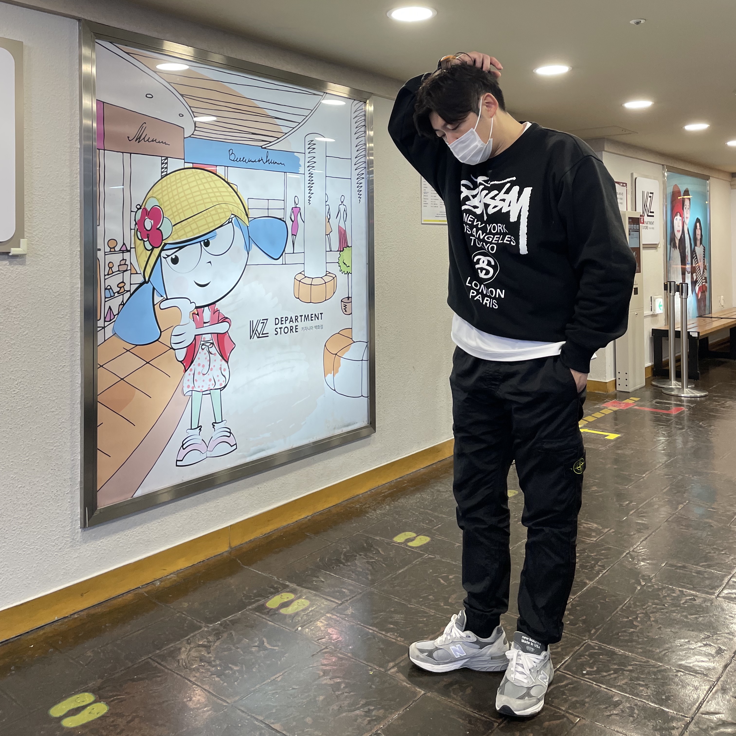 Stussy World Tour Crew Black 2023, Stone Island 32519 Nylon Metal in Econyl Regenerated Nylon Sweatpants Black - 24SS 착용 스타일