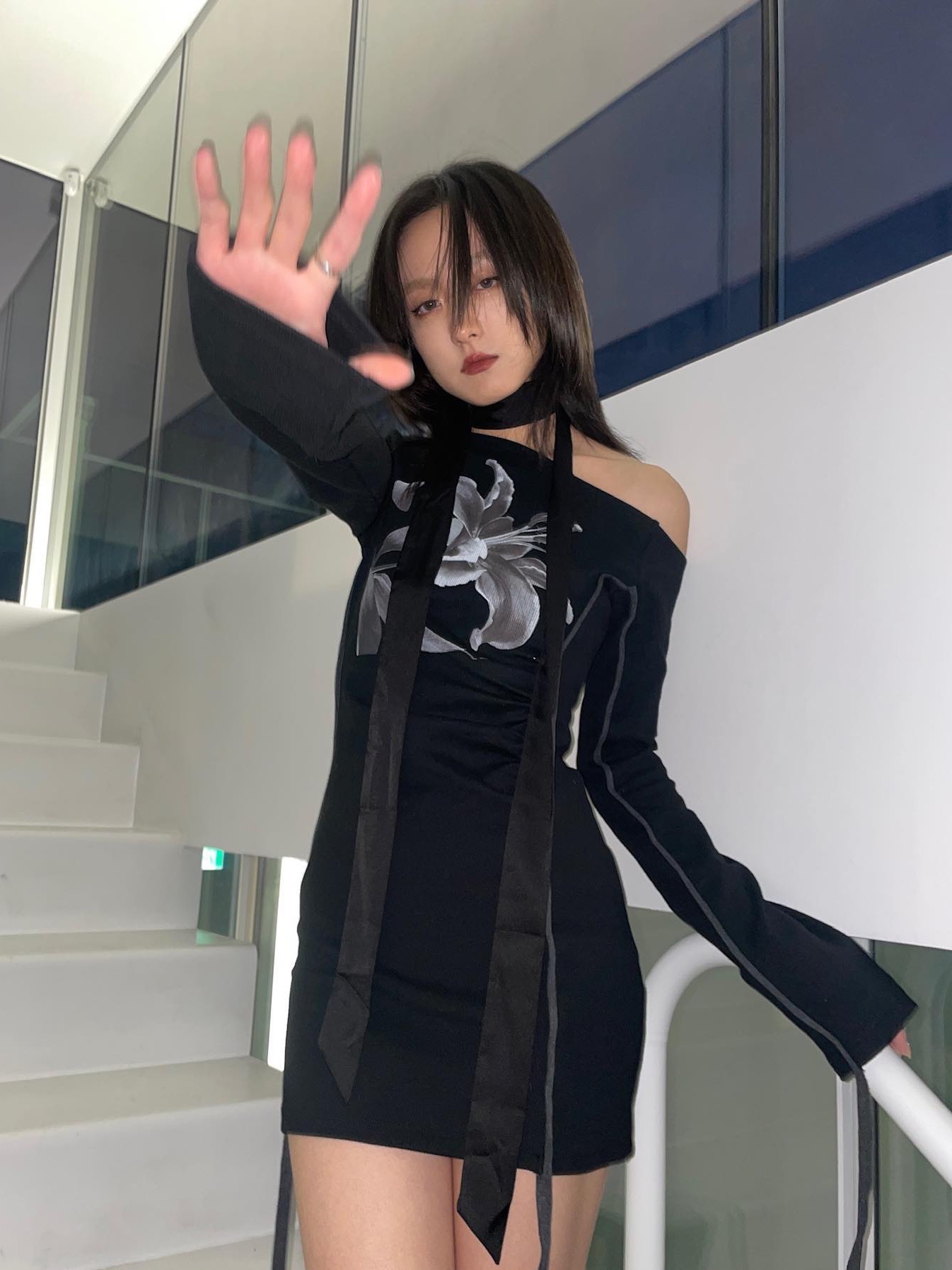 Elfelfelf Archives Women Lily Scarf Top Black, Elfelfelf Archives Women Lily Scarf Top Ivory 착용 스타일