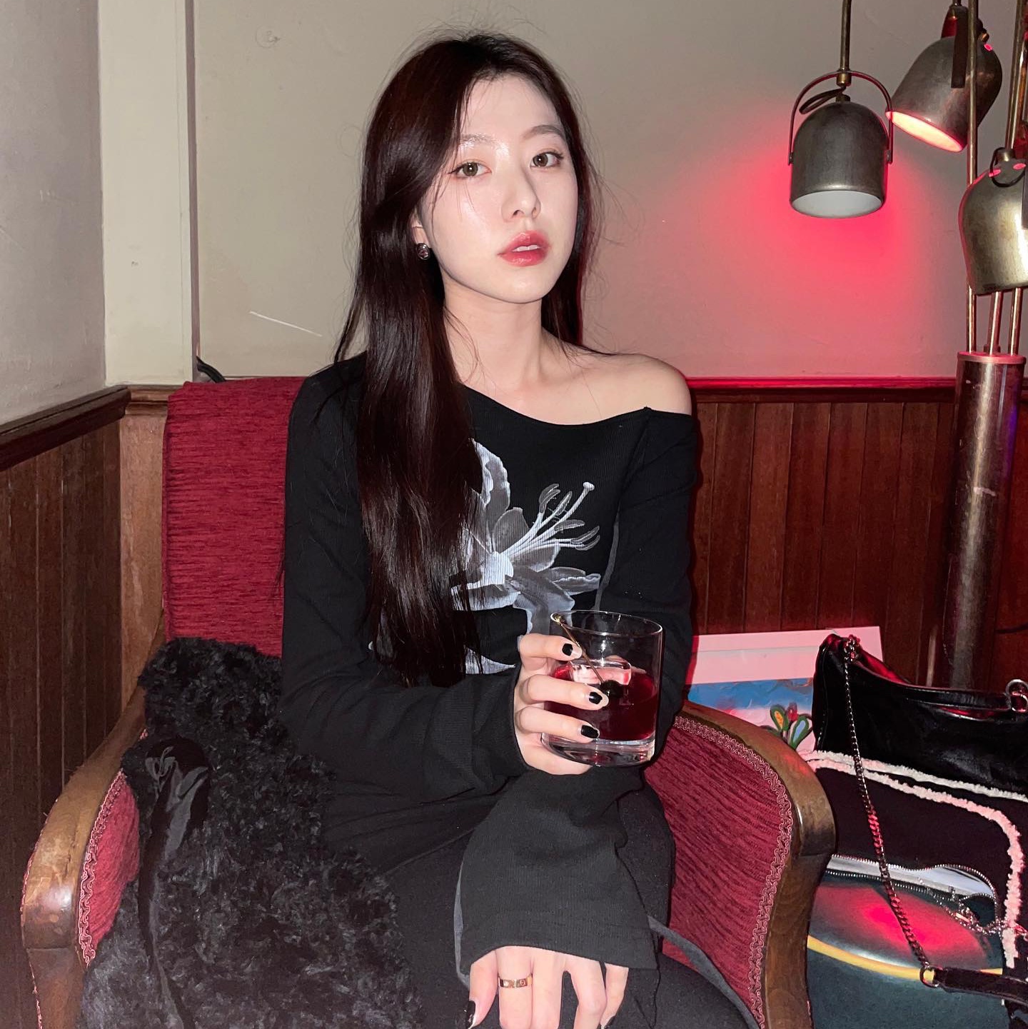 Elfelfelf Archives Women Lily Scarf Top Black, Elfelfelf Archives Women Lily Scarf Top Ivory 착용 스타일