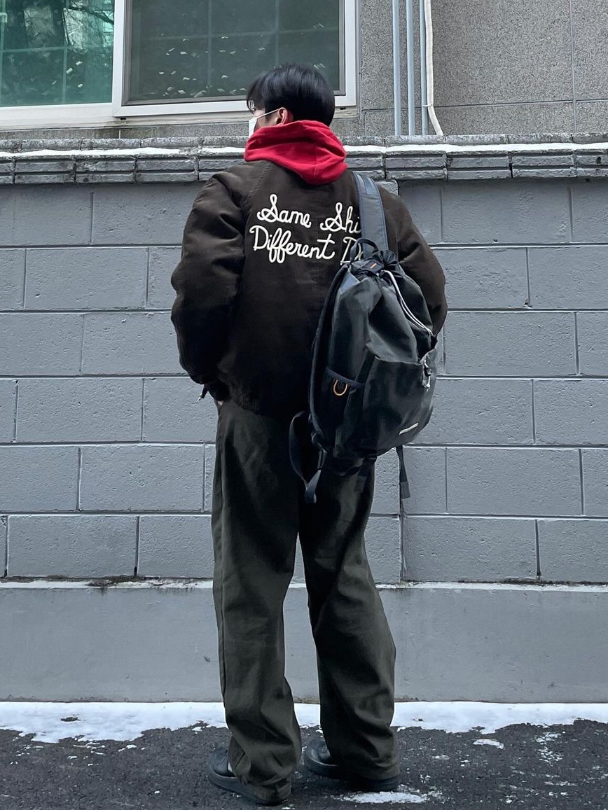 RAWROW String Backpack Ep.2 750 Charcoal 착용 스타일 - 2