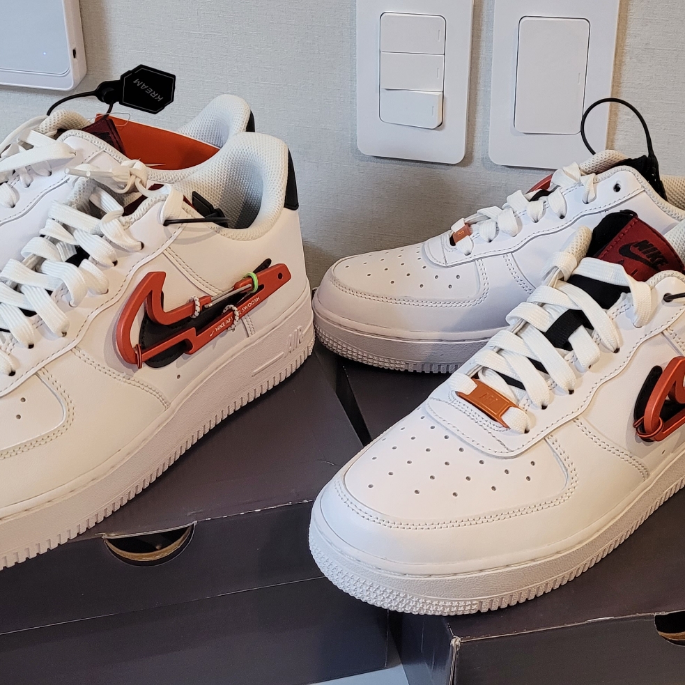 Nike Air Force 1 '07 PRM Carabiner Red 착용 스타일