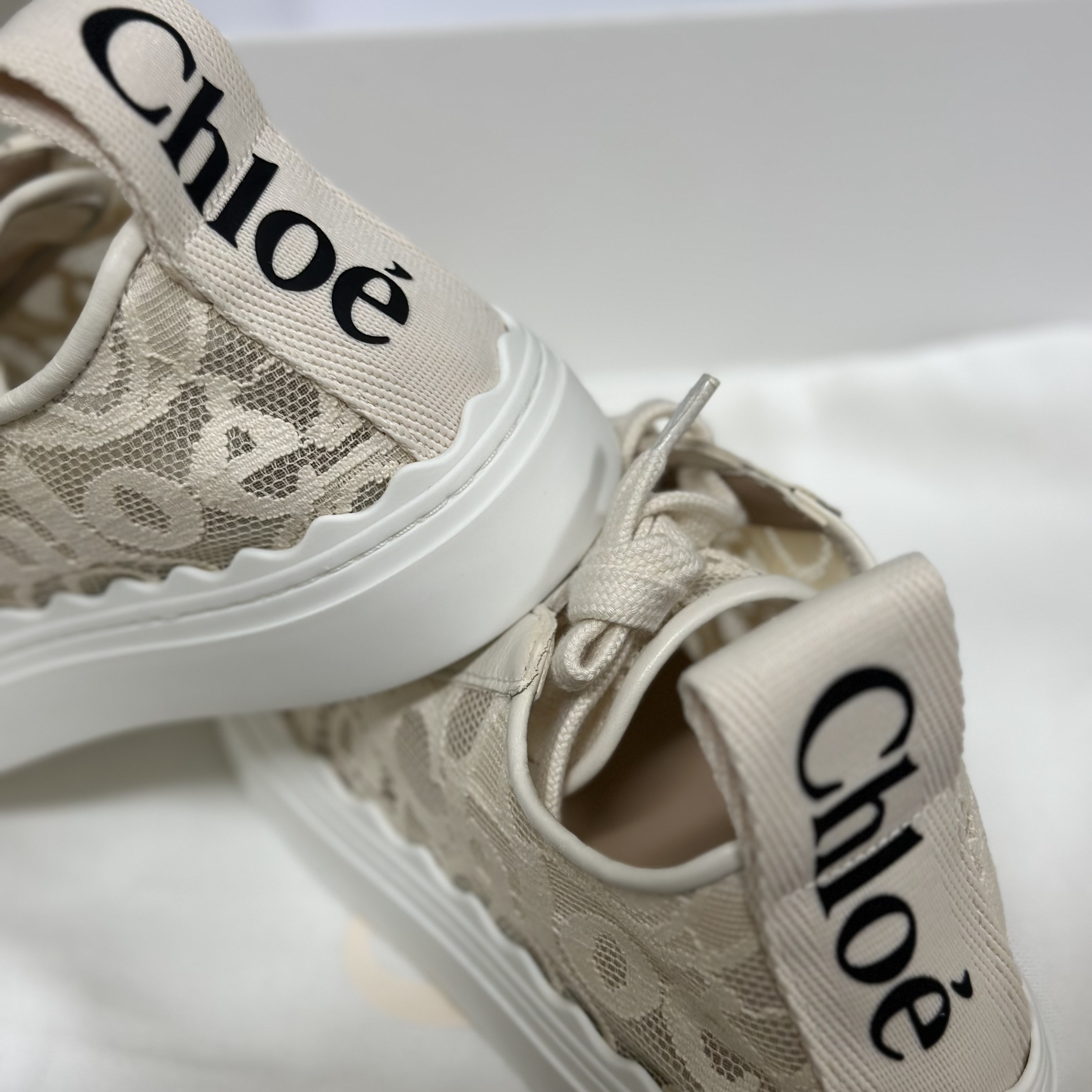 (W) Chloe Lauren Sneakers Mild Beige 착용 스타일