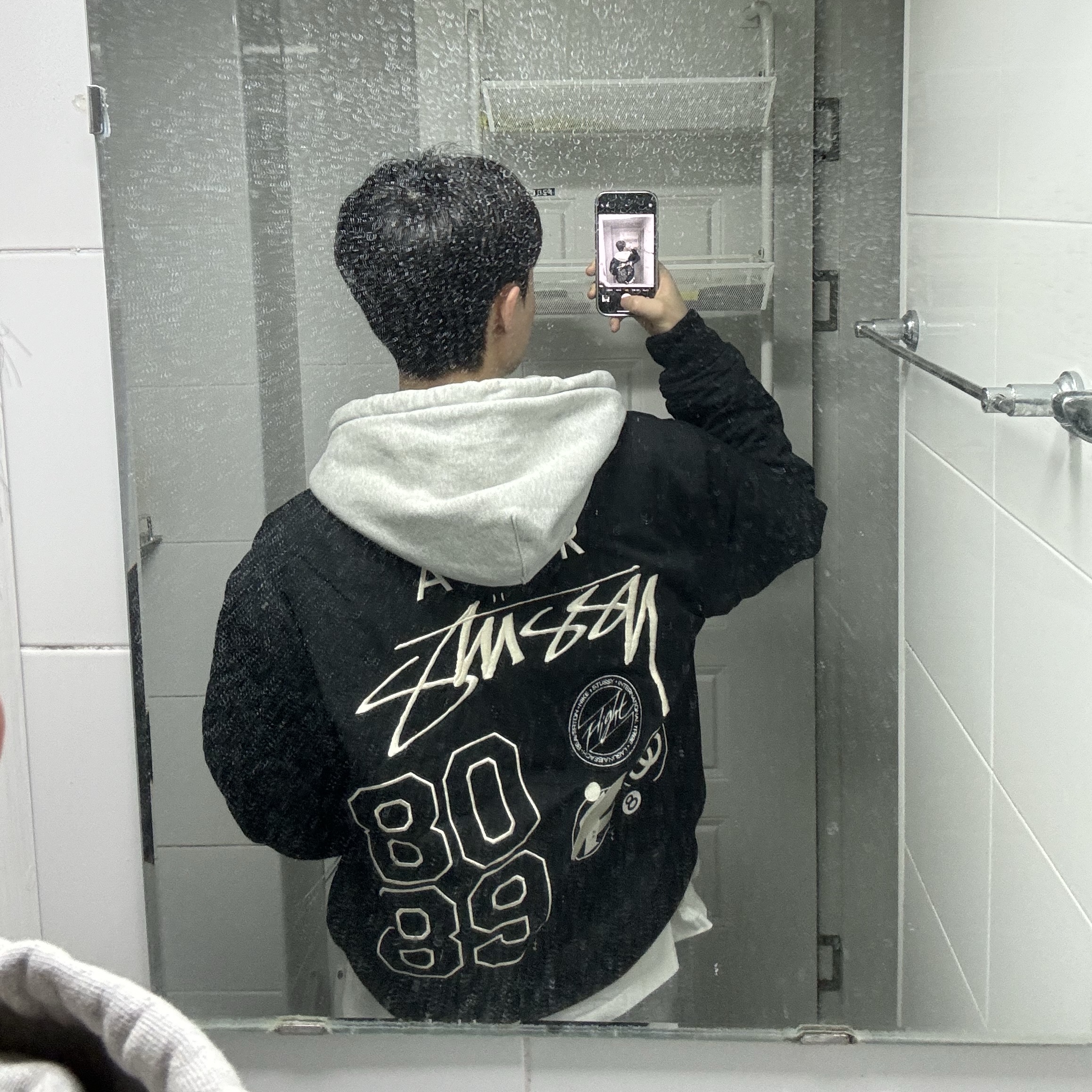 Nike x Stussy Reversible Jacket Black (FJ9153-010), Nike x Stussy Full Zip Fleece Hoodie Grey Heather (FJ9181-050) 착용 스타일