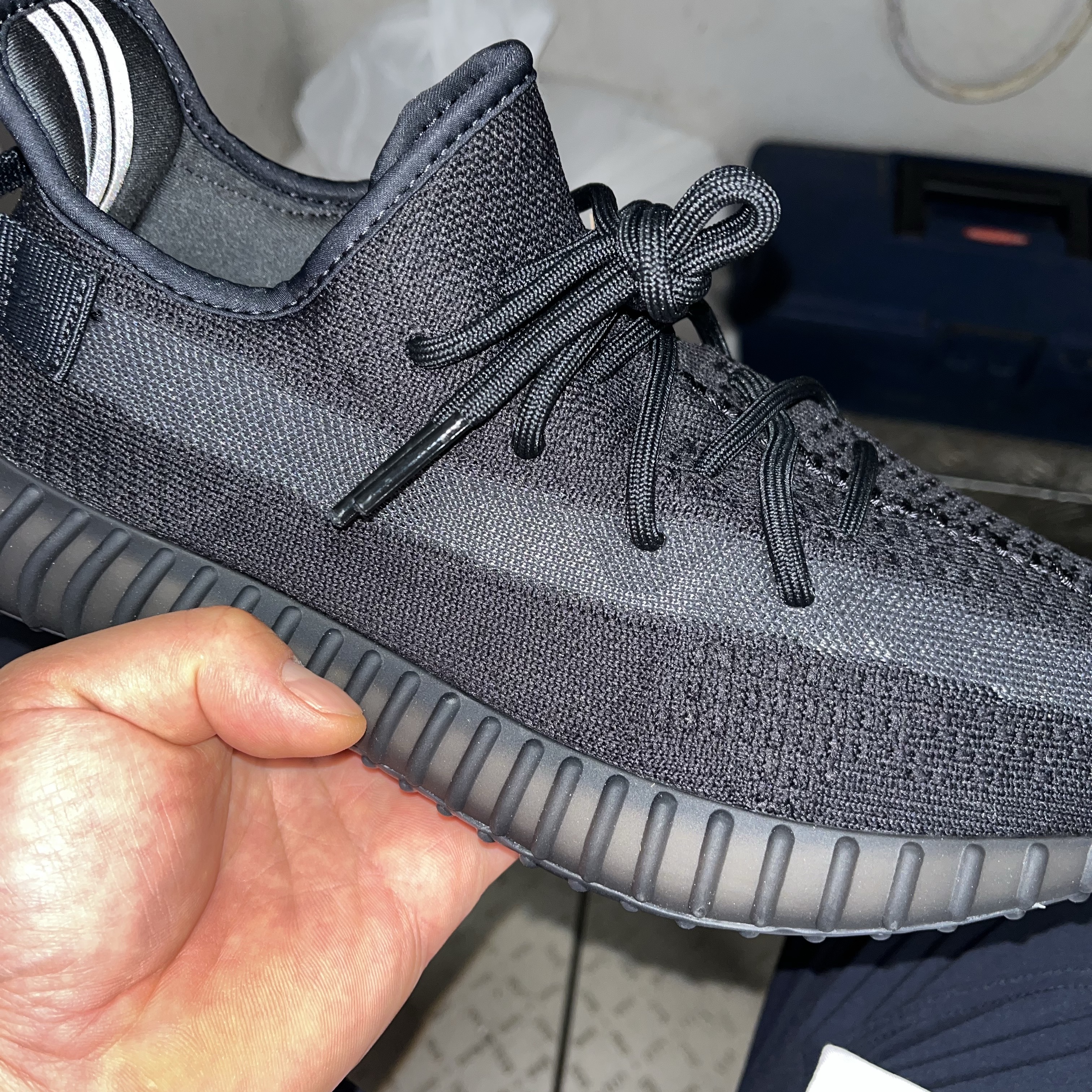 Adidas Yeezy Boost 350 V2 Onyx 착용 스타일