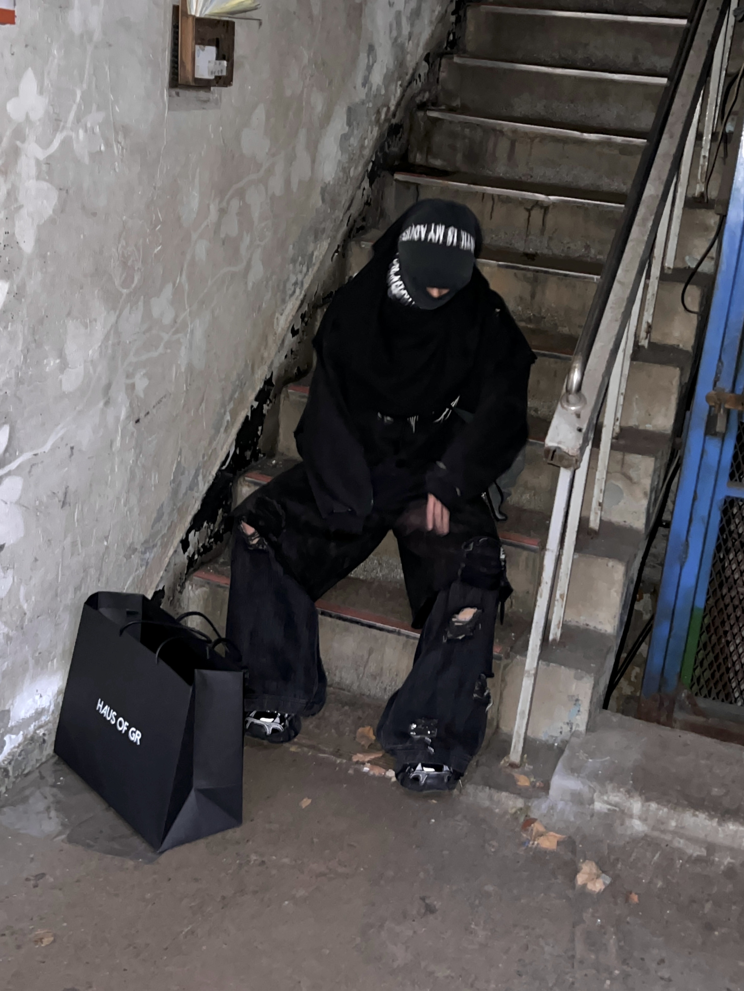 Project G/R Metalic Logo Hoodie Black, Balenciaga 3XL Sneakers Black White 착용 스타일 - 3