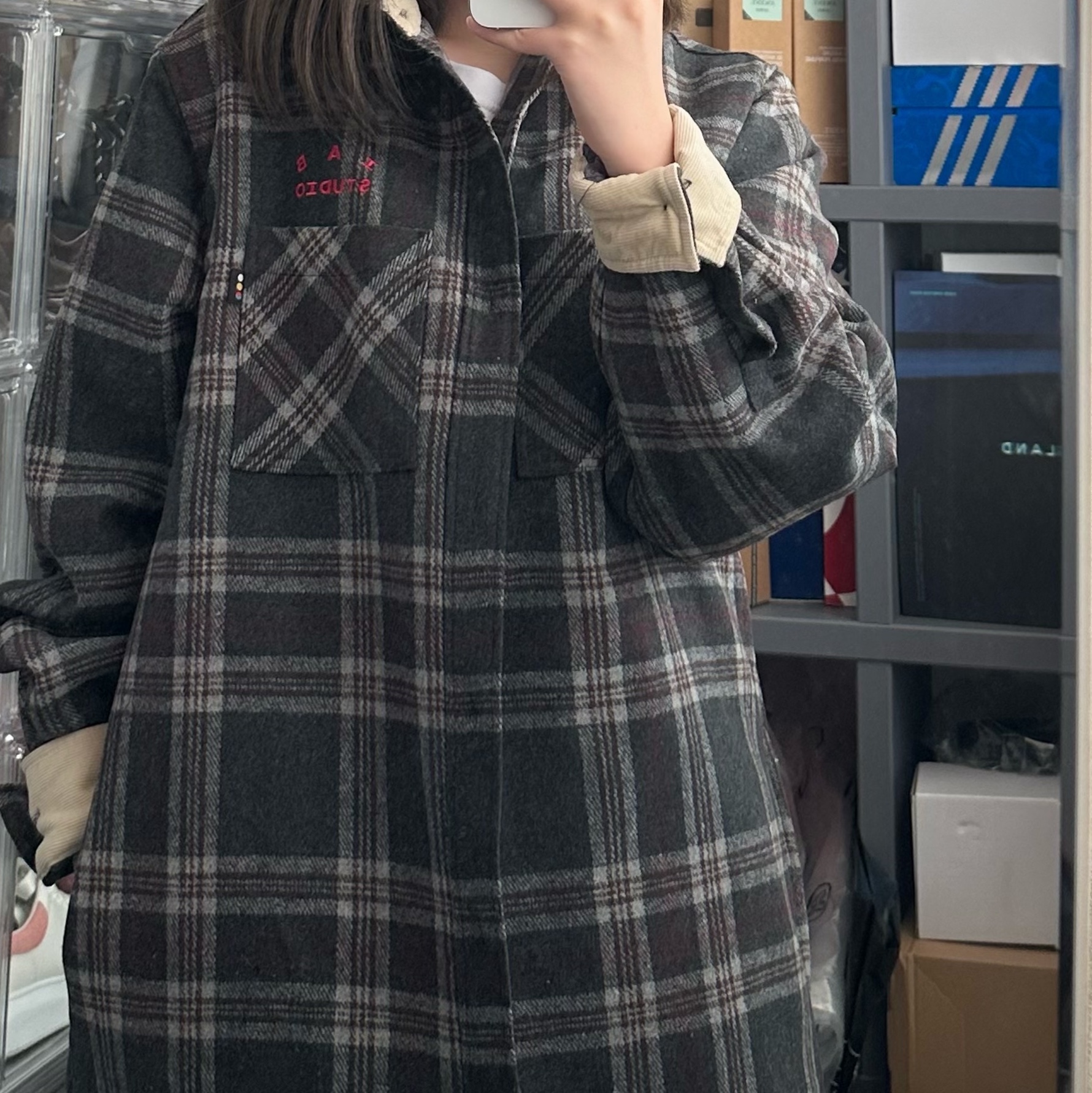 IAB Studio Check Shirt Jacket Gray Red, Supreme Sling Bag Silver - 22SS 착용 스타일 - 2