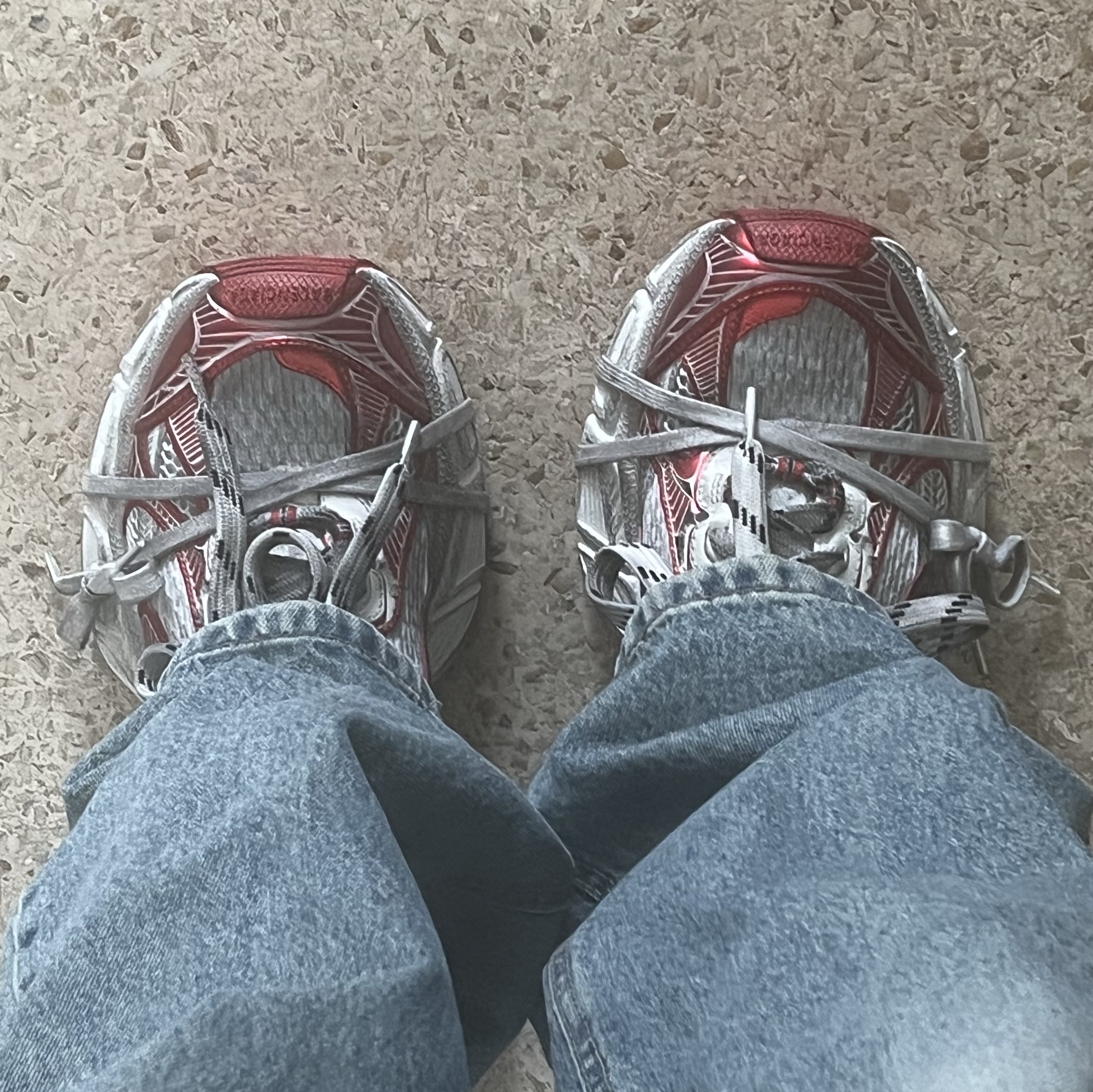 Balenciaga 3XL Sneakers White Red 착용 스타일