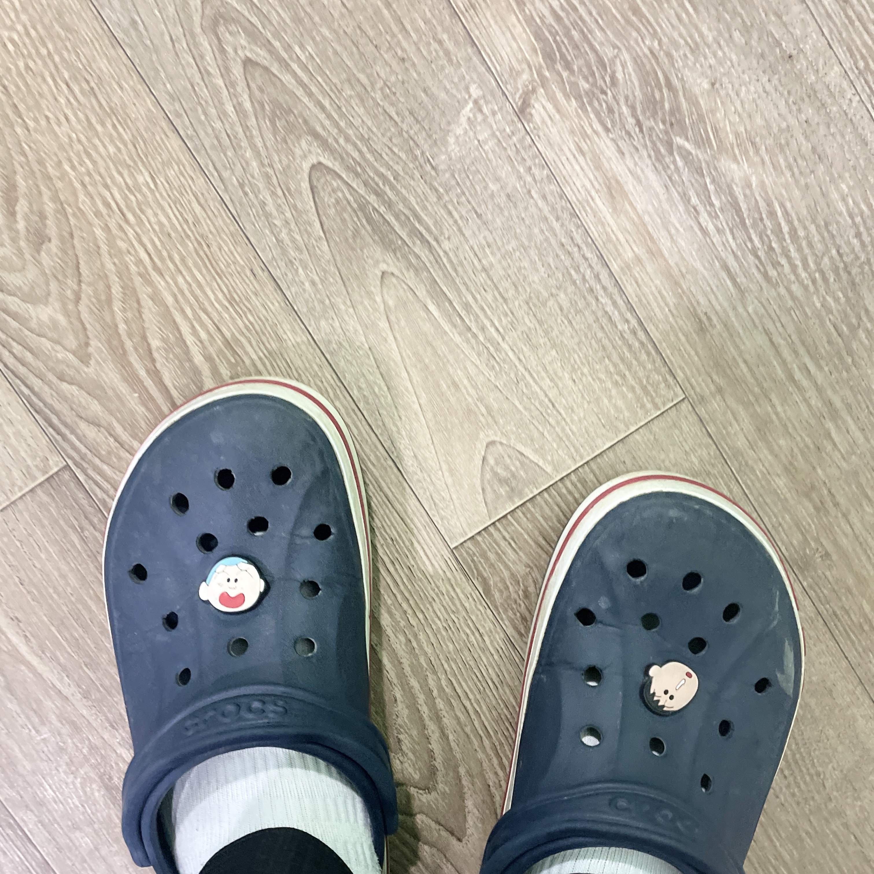 Crocs Bayaband Clog Navy Pepper 착용 스타일