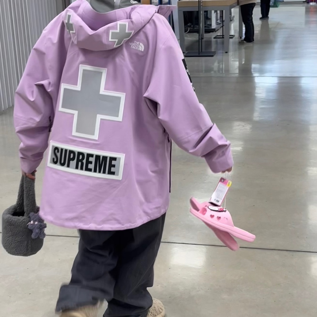 Supreme x The North Face Summit Series Rescue Mountain Pro Jacket Light Purple - 22SS 착용 스타일 - 2
