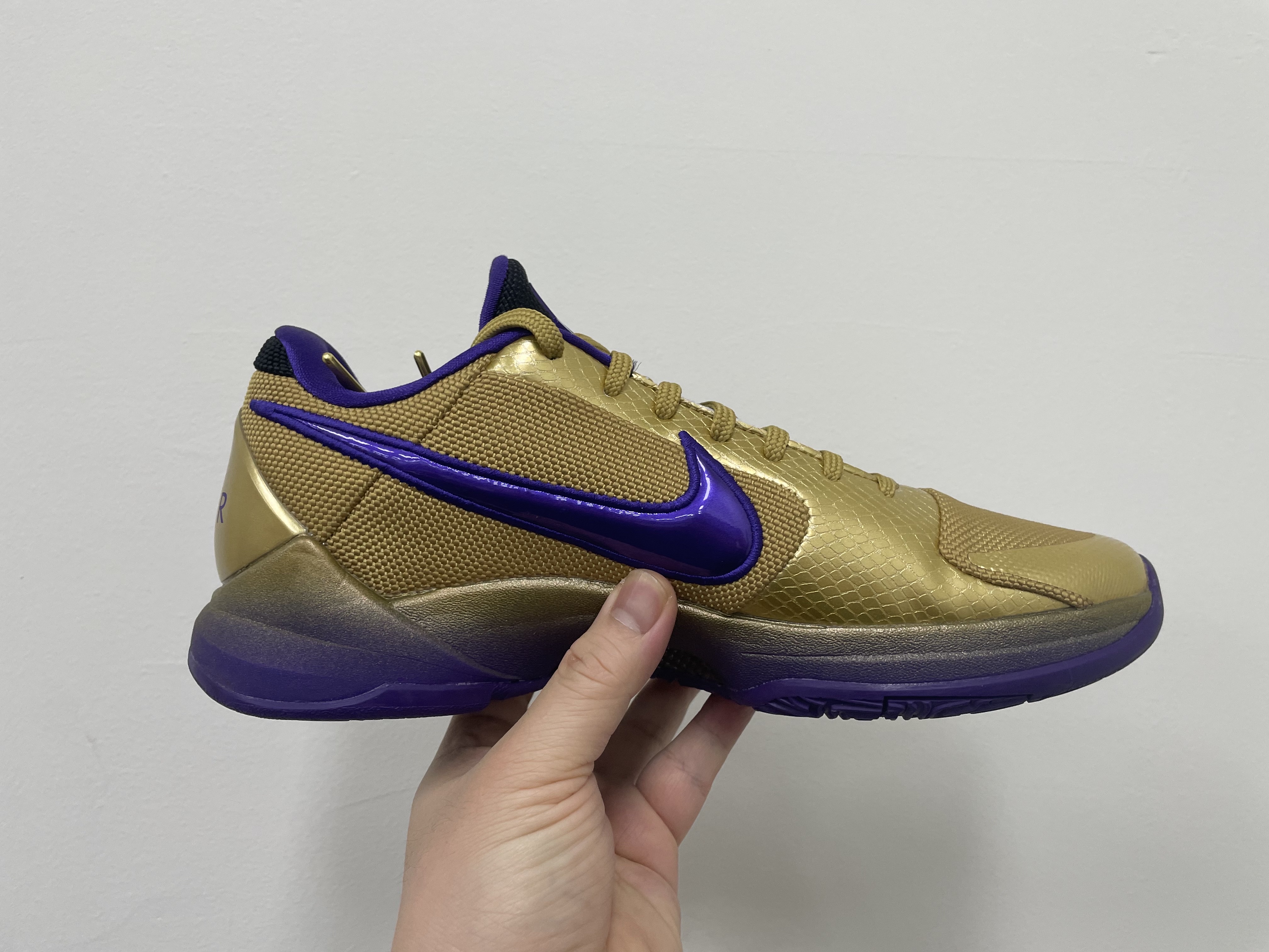 Nike x Undefeated Kobe 5 Protro Hall of Fame 착용 스타일 - 3