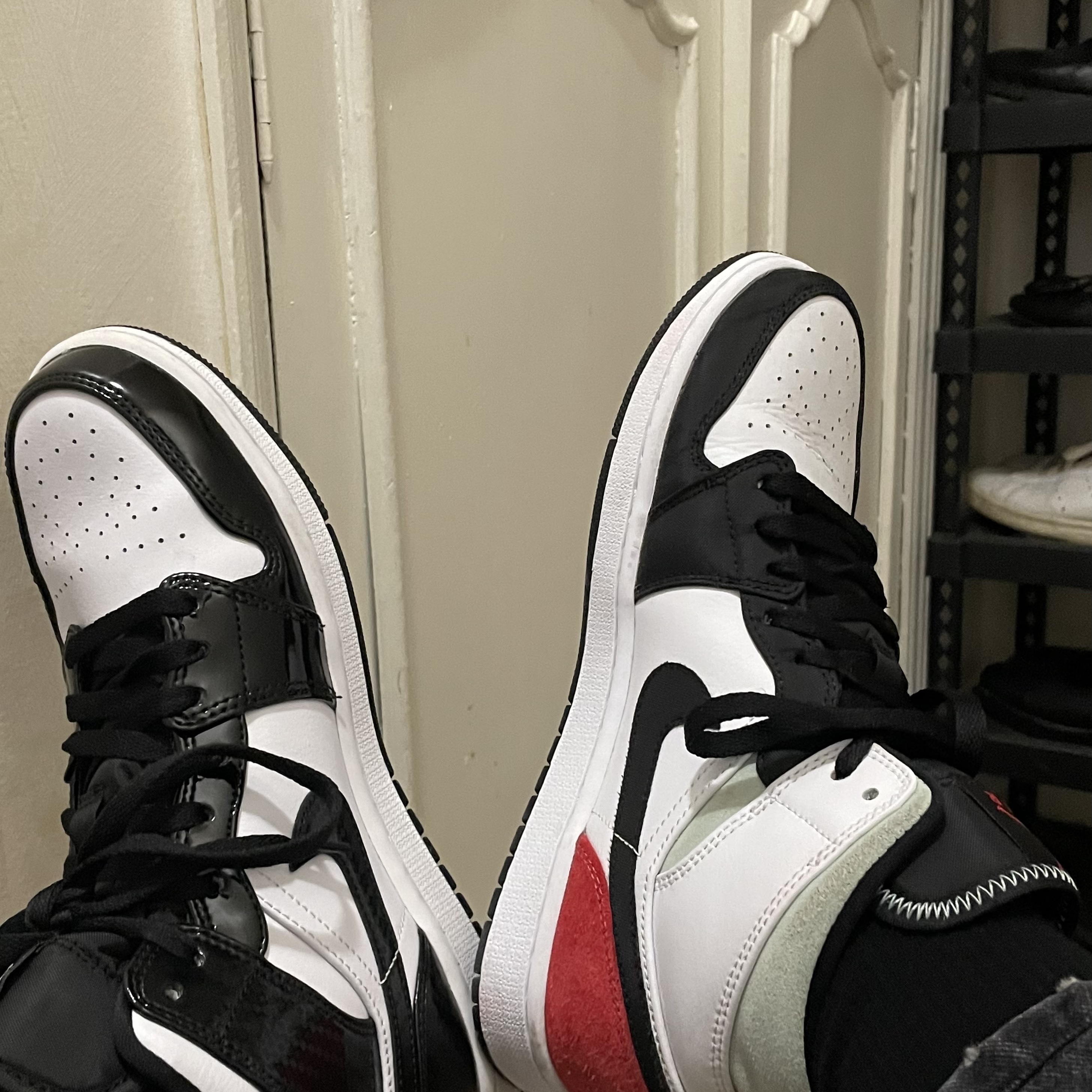 Jordan 1 Mid SE ASW Black, Jordan 1 Mid SE Track Red 착용 스타일