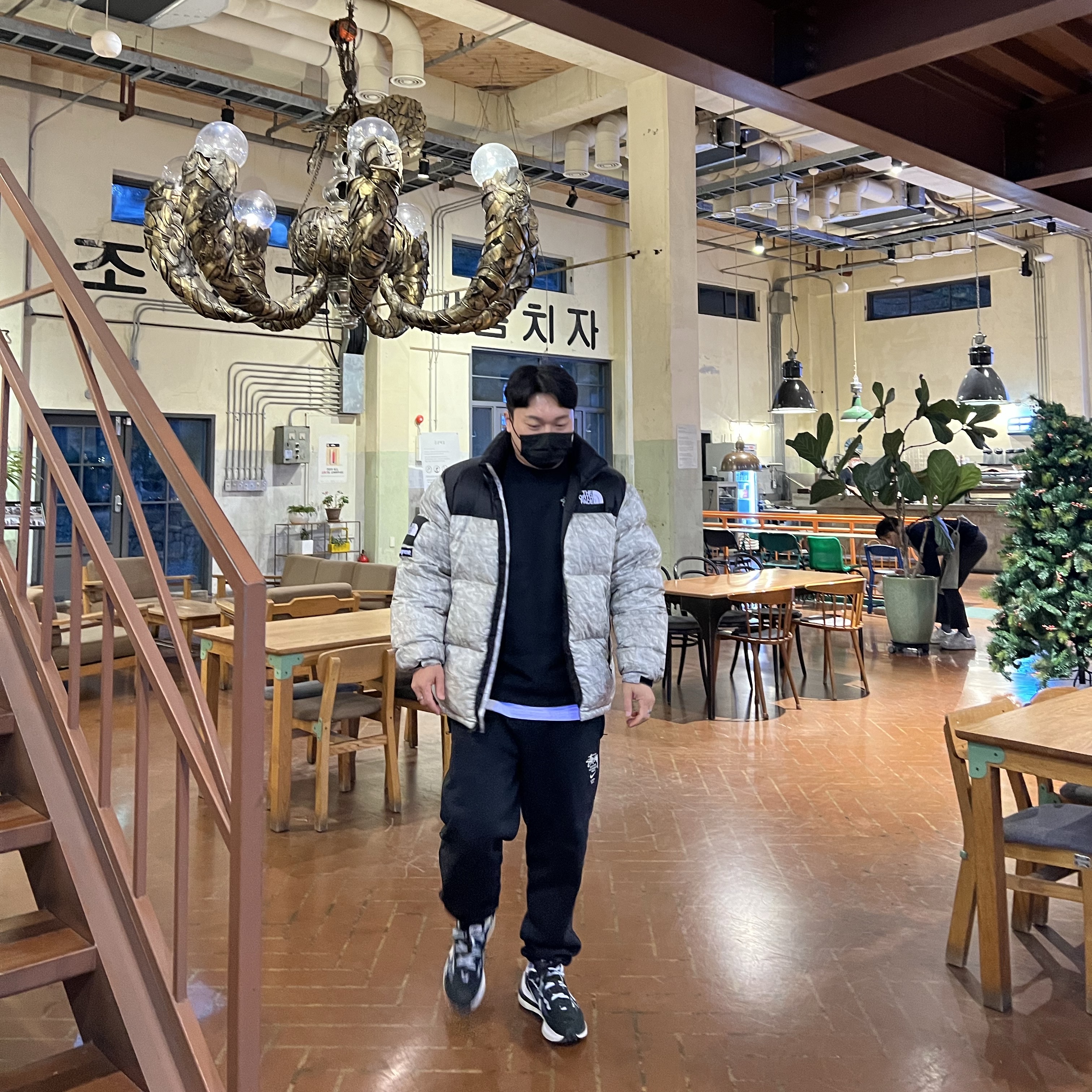 Supreme x The North Face Paper Print Nuptse Jacket - 19FW, Nike x Stussy NRG ZR Fleece Crewneck Black - Asia 착용 스타일