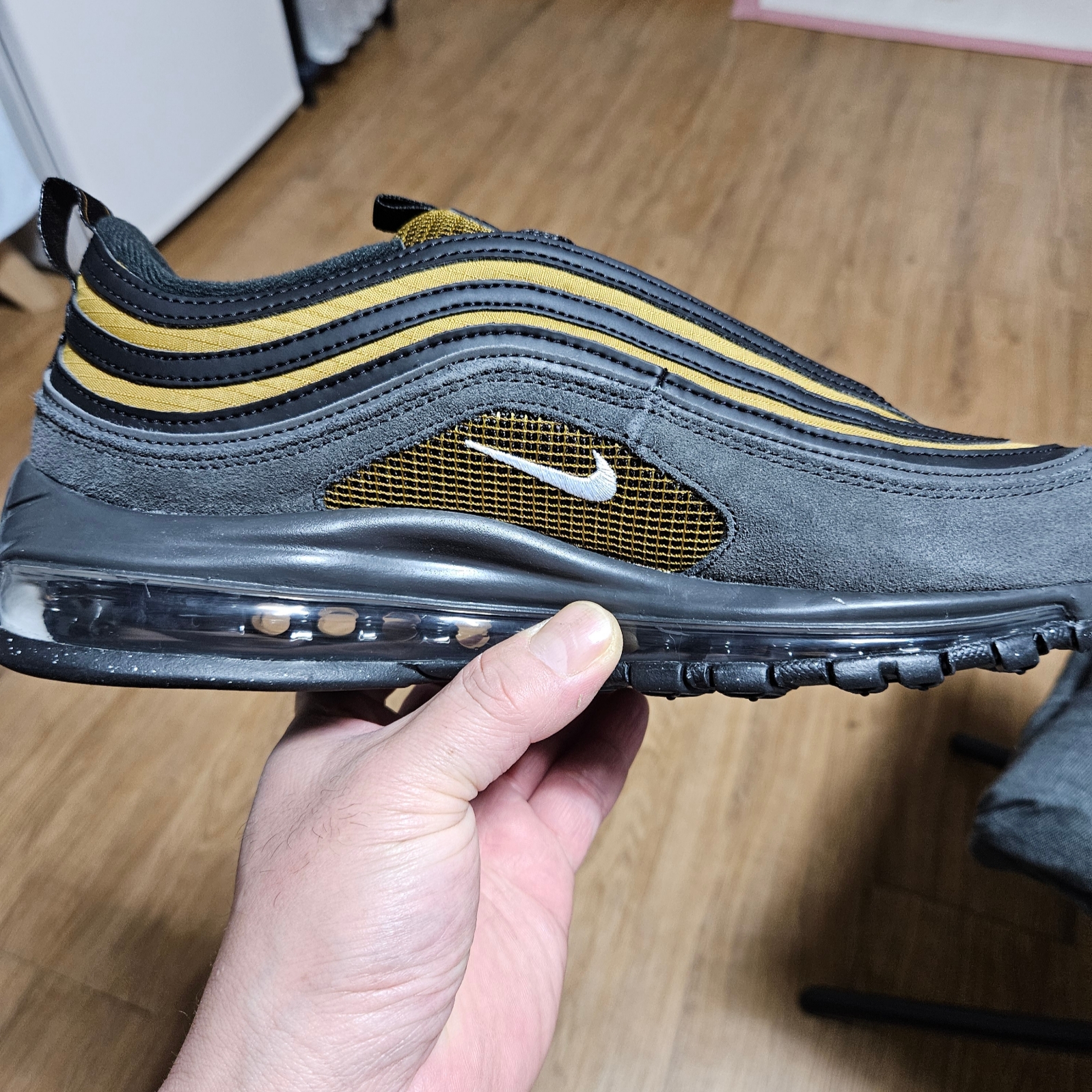 Nike Air Max 97 SE Medium Ash Bronzine 착용 스타일 - 2