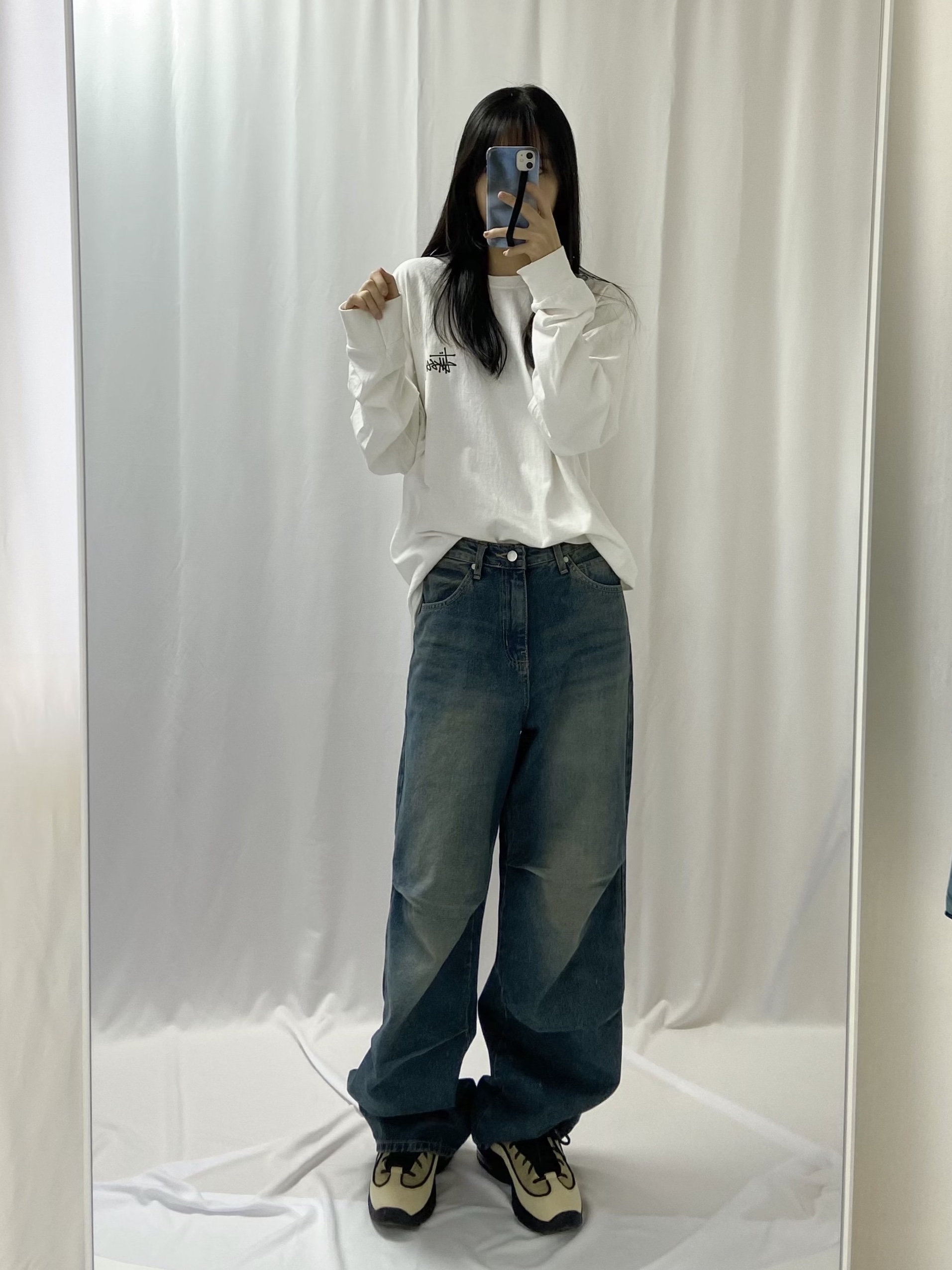 Stussy Basic Stussy LS T-Shirt White 2022 착용 스타일 - 1