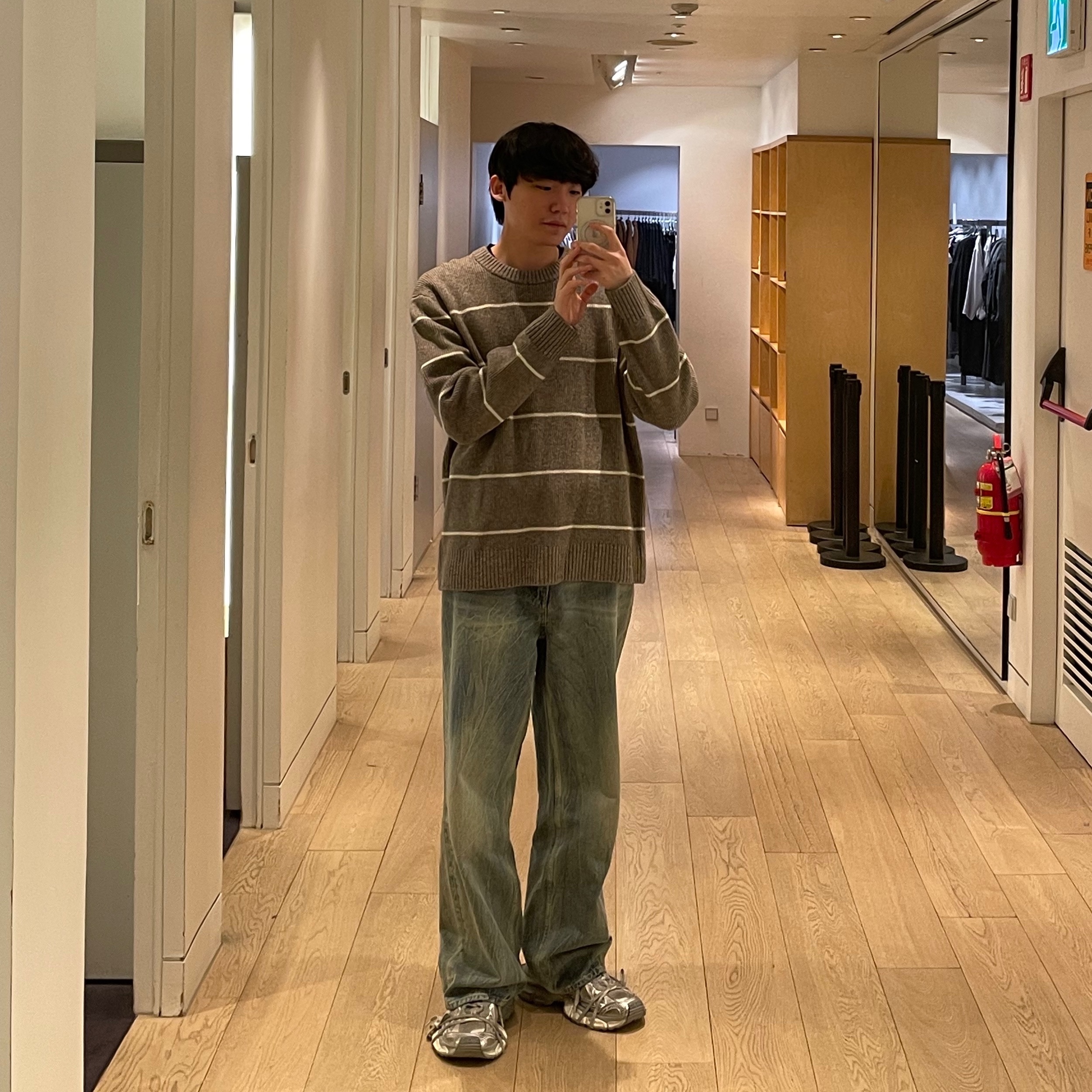 Balenciaga 3XL Sneakers Light Beige 착용 스타일