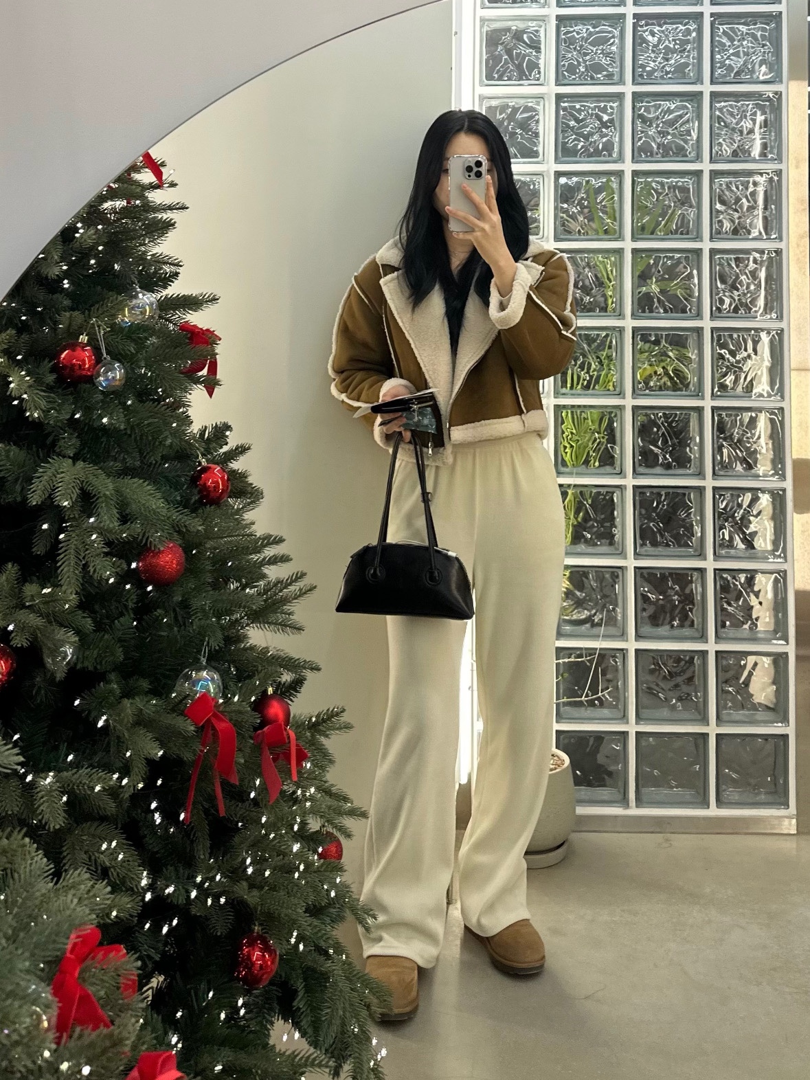 UGG Classic Mini Boots Chestnut 착용 스타일