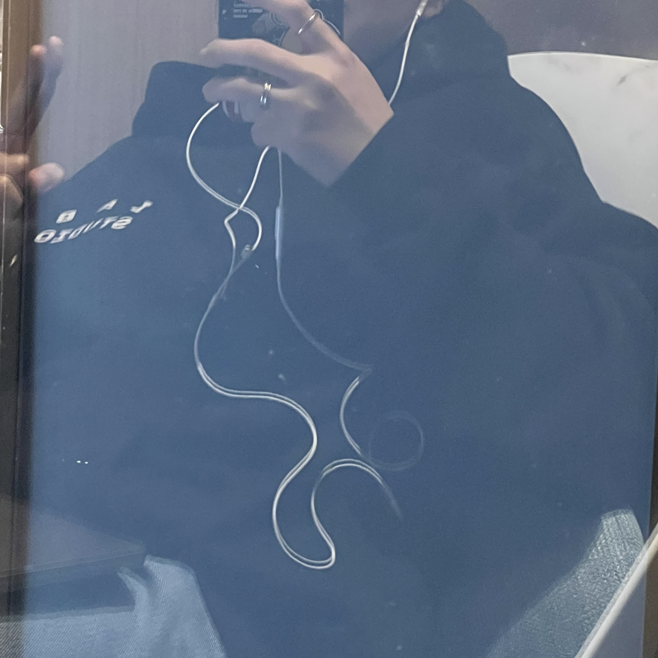 IAB Studio Hoodie Black White 착용 스타일