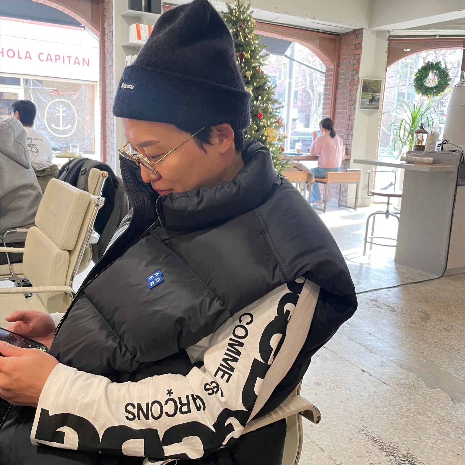 Supreme Overdyed Beanie Black, Ader Error Sig; TRS Tag Puffer Vest 01 Noir 착용 스타일