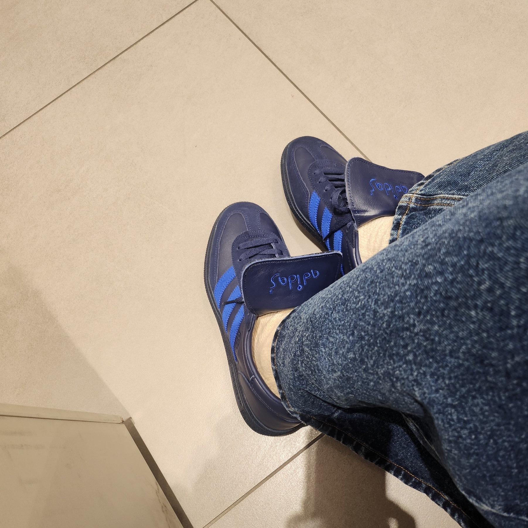 Adidas Spezial Handball Night Indigo Power Blue 착용 스타일