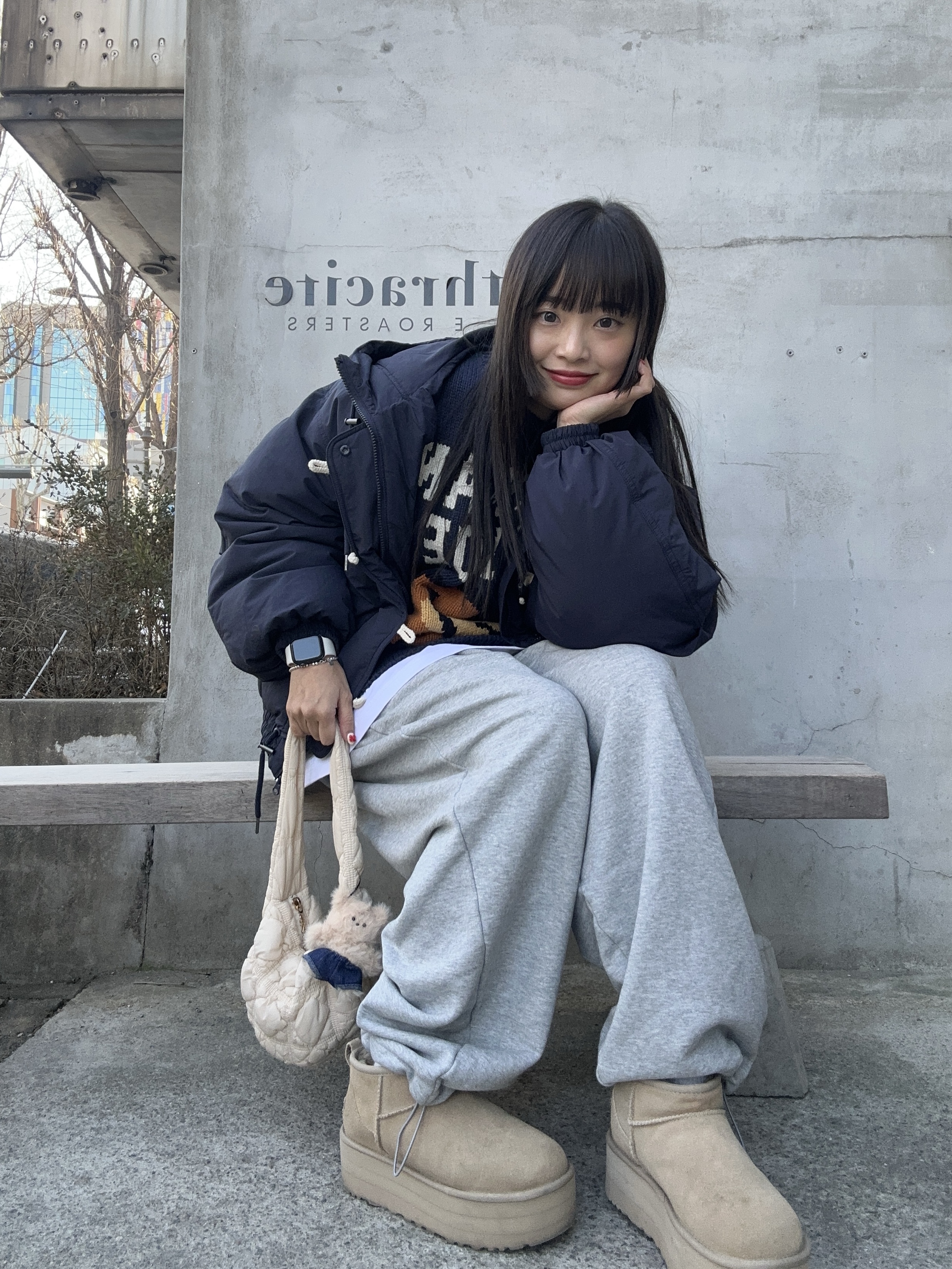(W) UGG Classic Ultra Mini Platform Mustard Seed, Human Made Dachs Knit Sweater Navy 착용 스타일 - 1