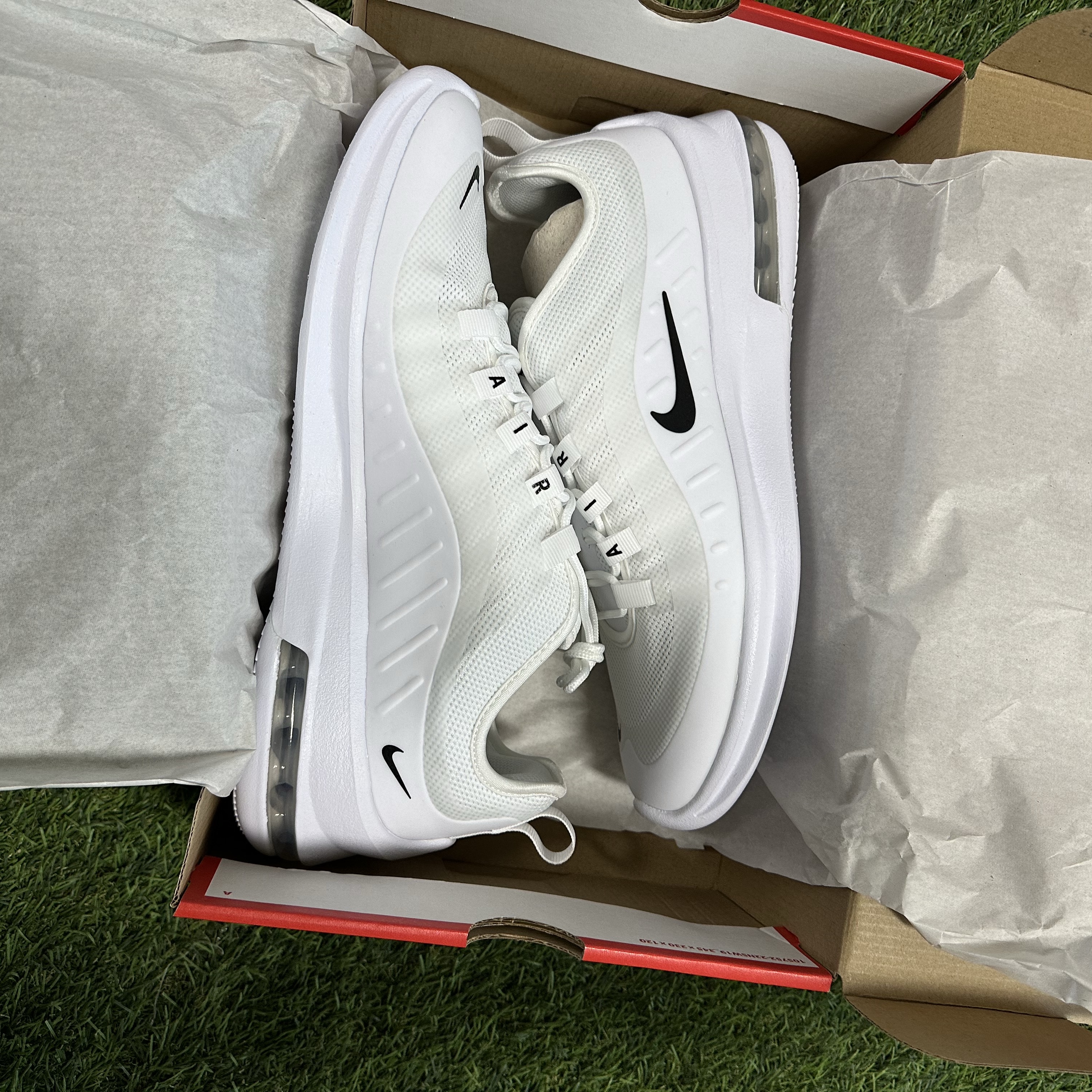 Nike Air Max Axis White Black 착용 스타일