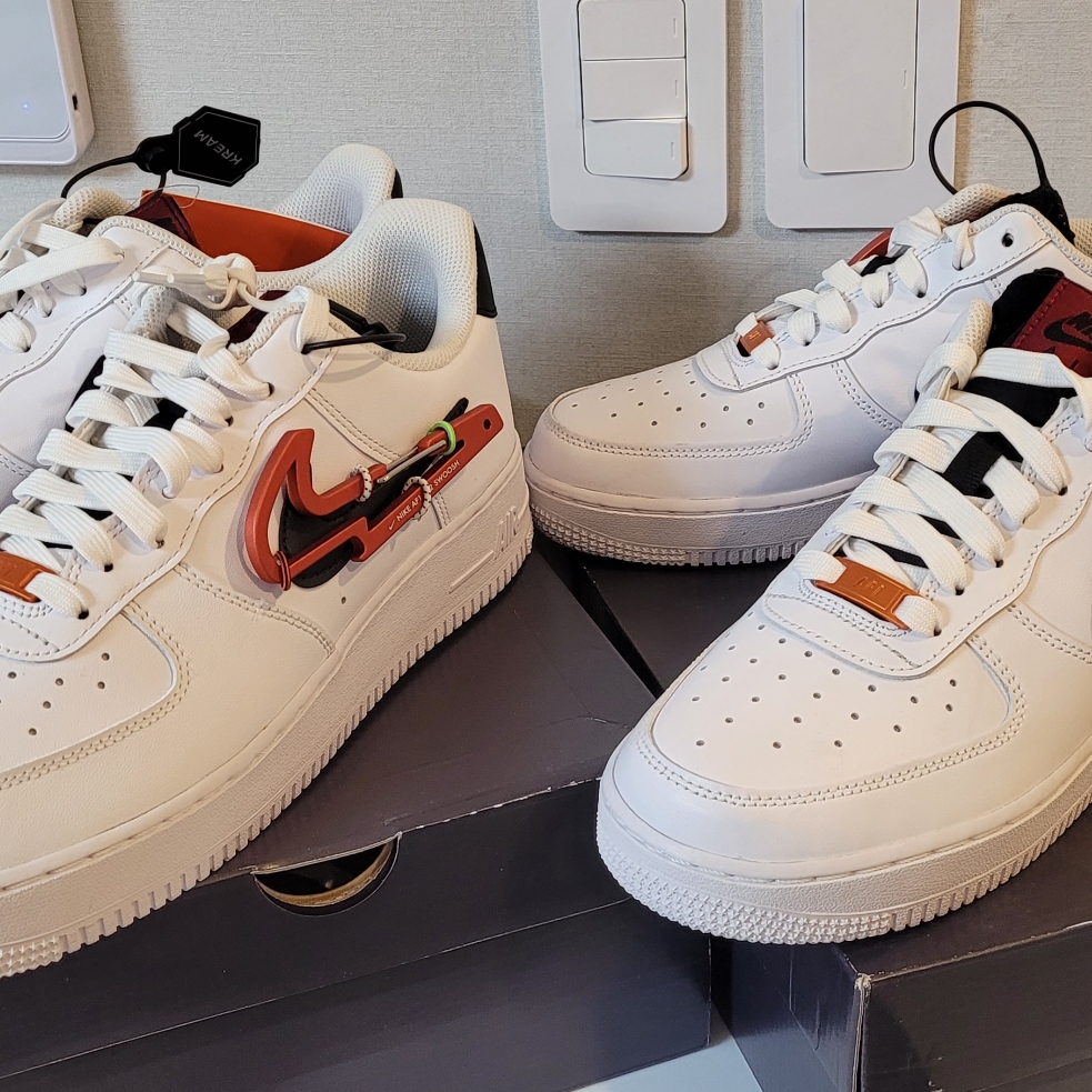 Nike Air Force 1 '07 PRM Carabiner Red 착용 스타일
