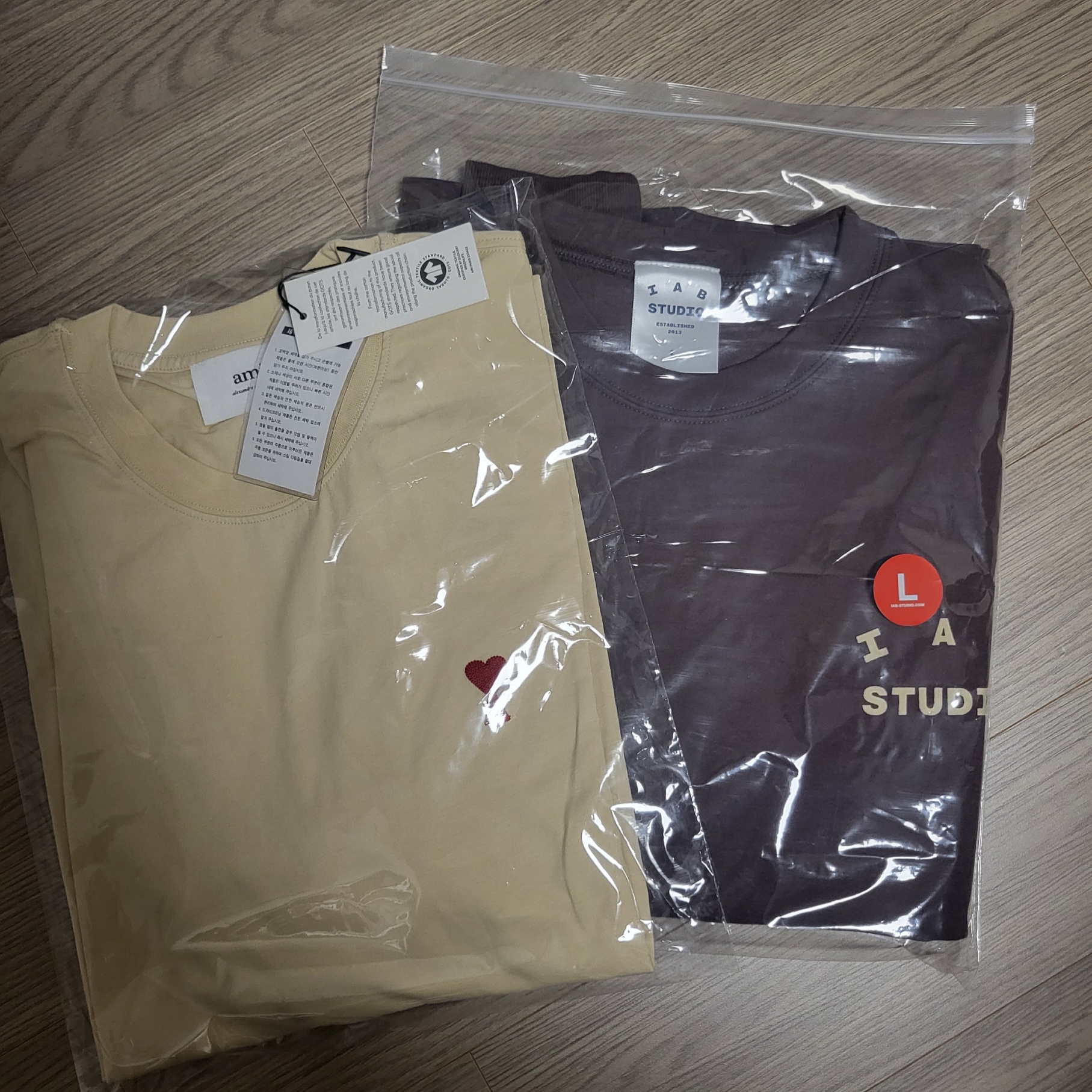 IAB Studio Long Sleeve Choco Cream 착용 스타일