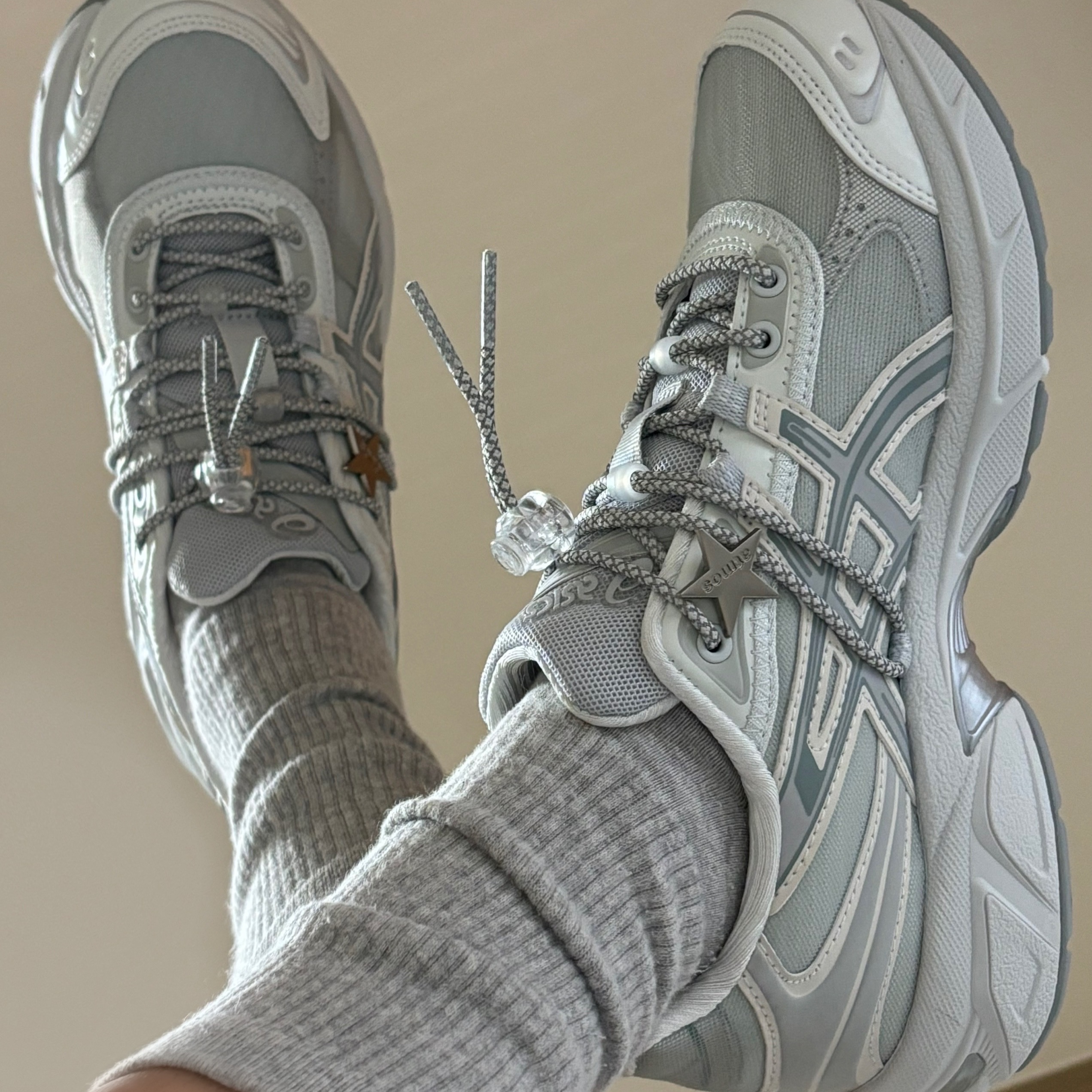 Asics x Atmos x Ojos Gel-1130 RE Glacier Grey Pure Silver 착용 스타일 - 2