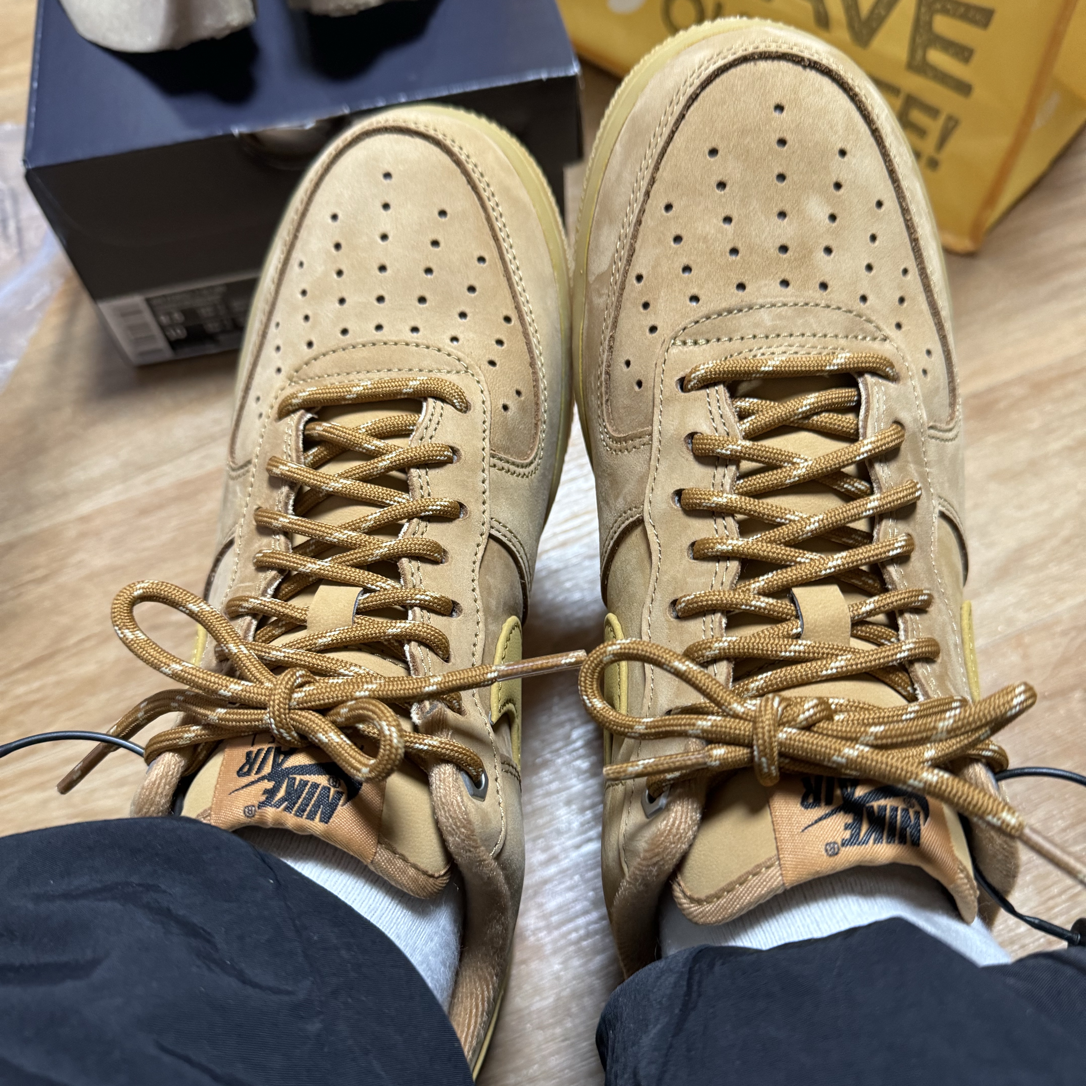 Nike Air Force 1 '07 WB Flax 착용 스타일 - 6