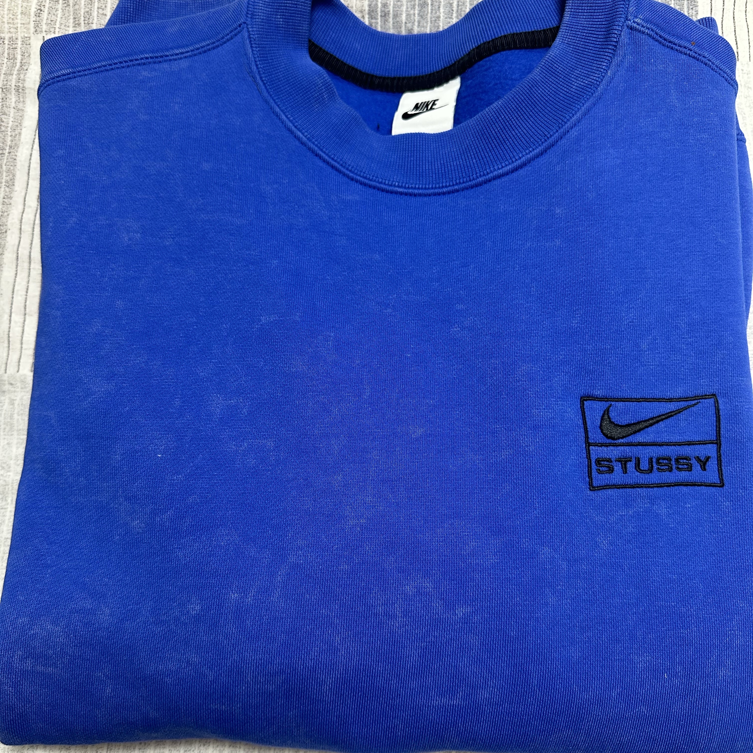 Nike x Stussy NRG Acid Washed Crewneck Game Royal (DR4024-480) 착용 스타일