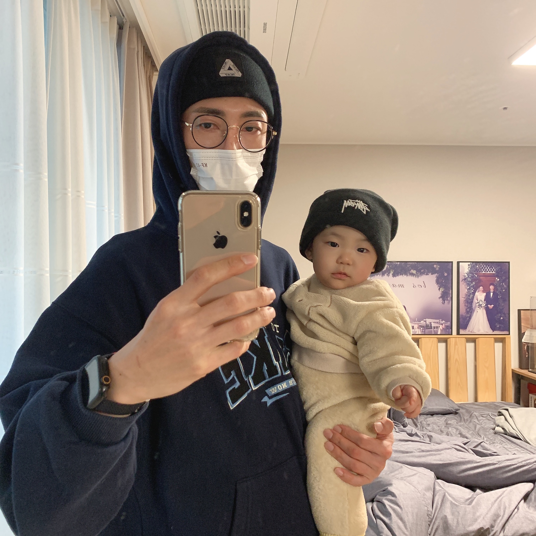 Palace Tri-Ferg Patch Beanie Black 착용 스타일 - 3