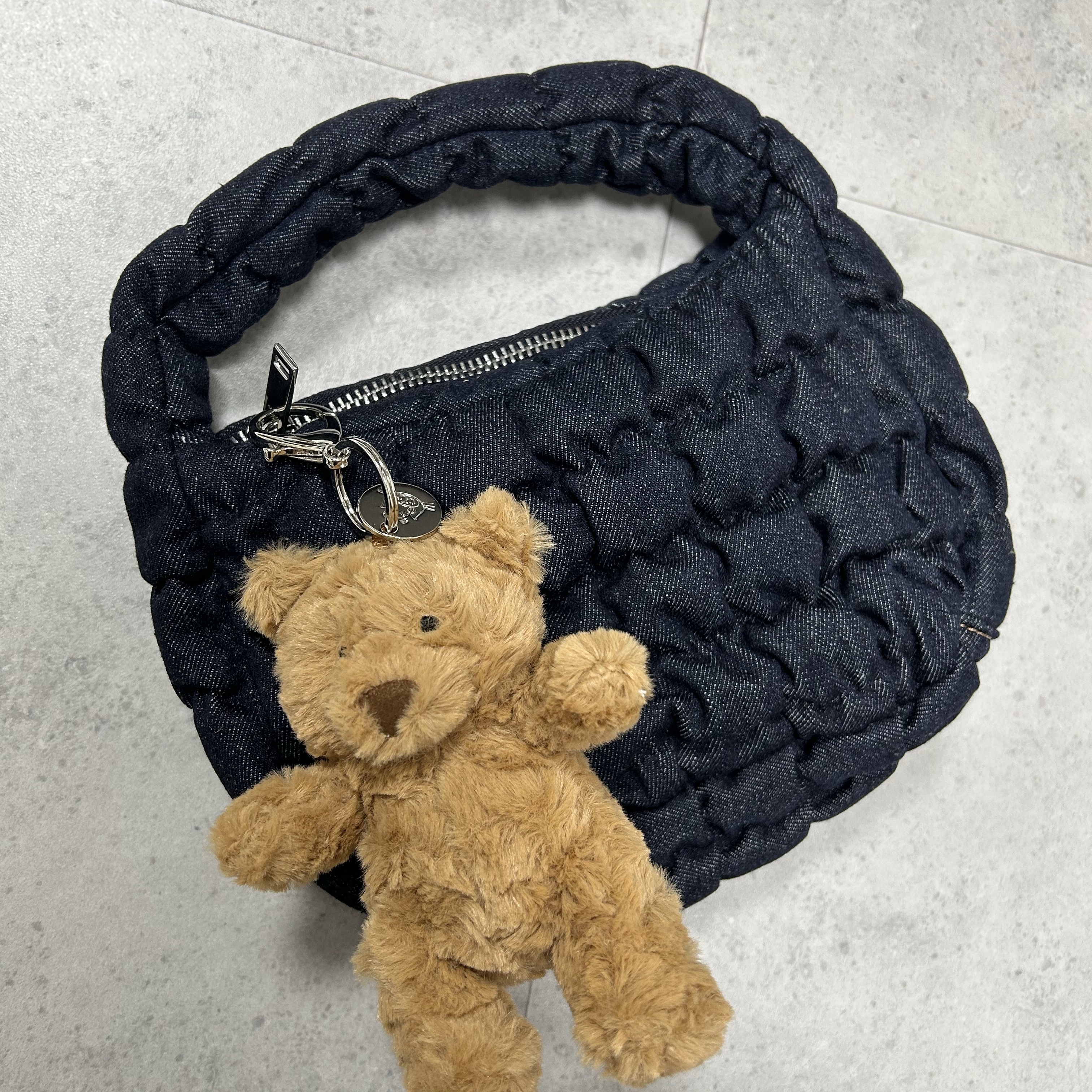 Jellycat Bartholomew Bear Bag Charm Brown 착용 스타일