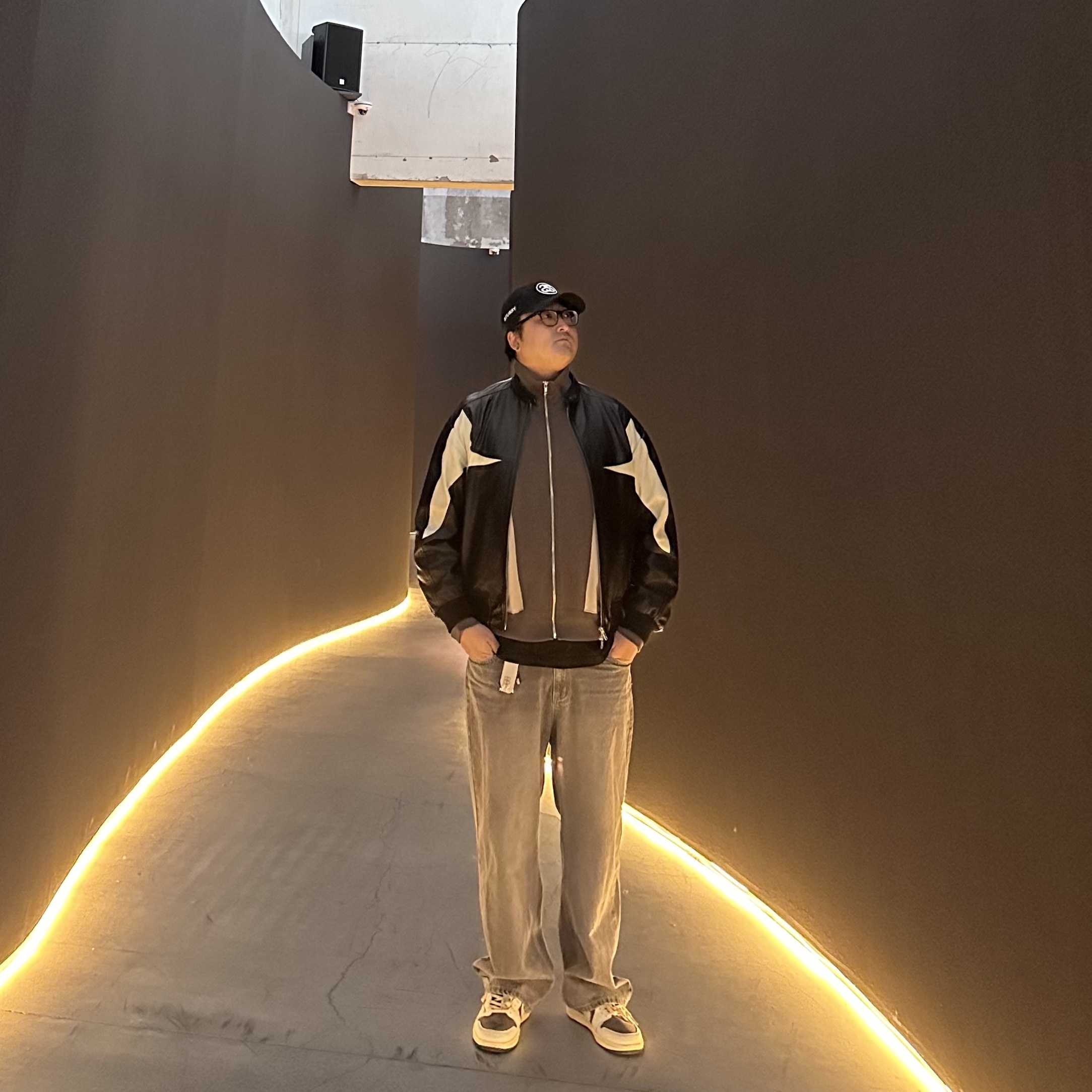Cav Empt Slash Cut Zip Sweat Charcoal - 23FW, Stussy SS Link 9Twenty Cap Black 착용 스타일 - 2