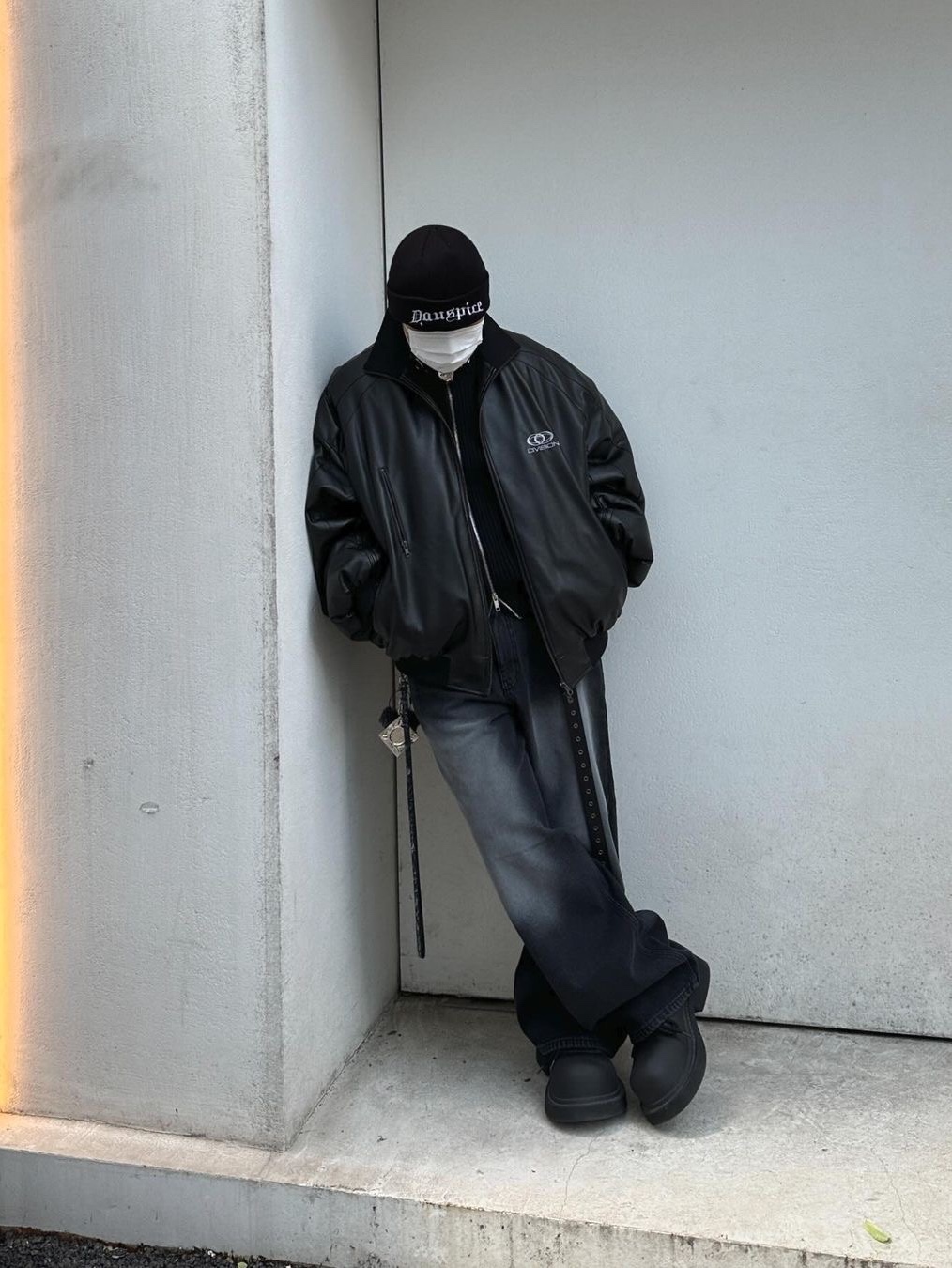 Civision by CSC Artificial Leather Bomber Jacket Black 착용 스타일 - 4