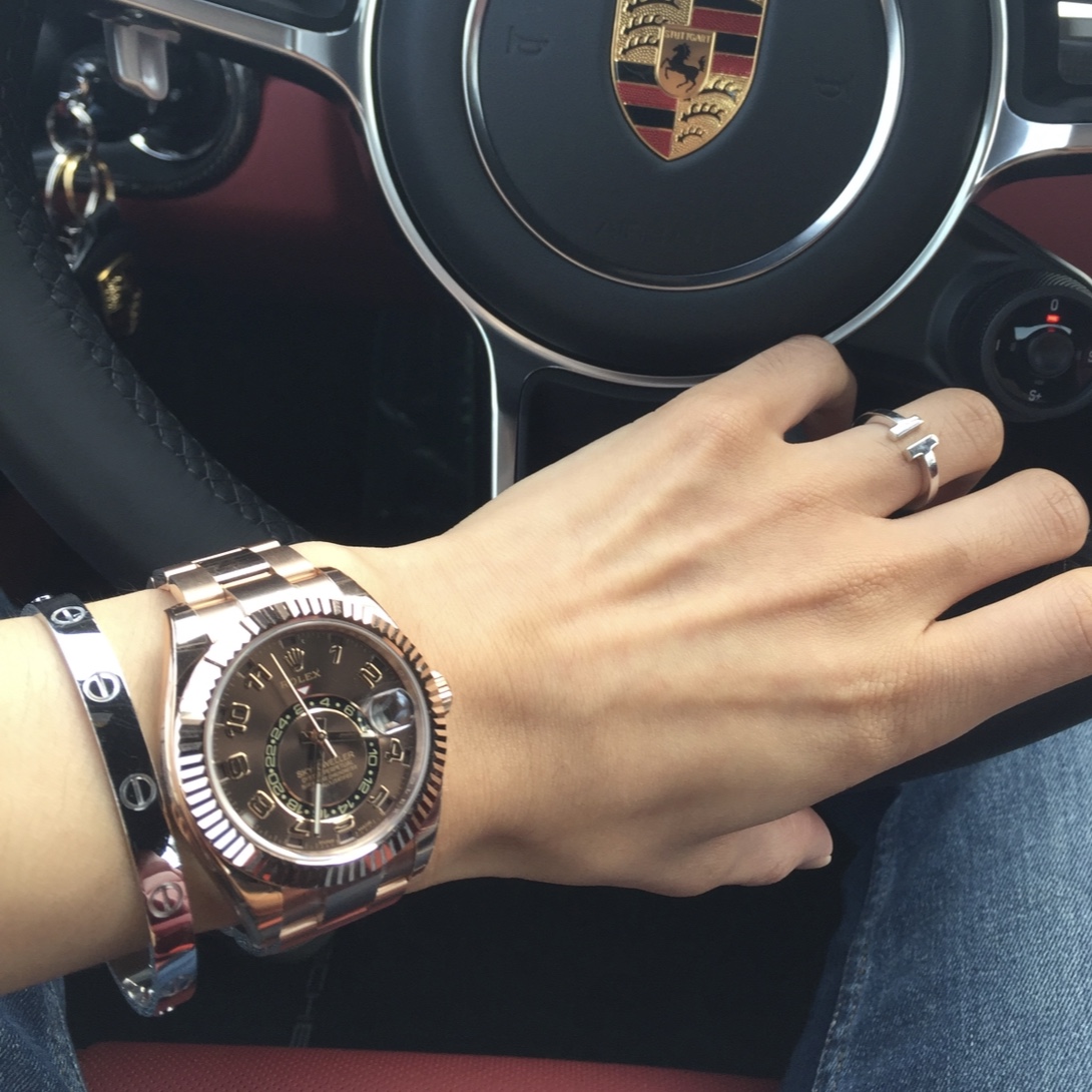 Rolex Sky-Dweller 42mm 326935 Chocolate Oyster, Cartier Love Bracelet White Gold 착용 스타일 - 1