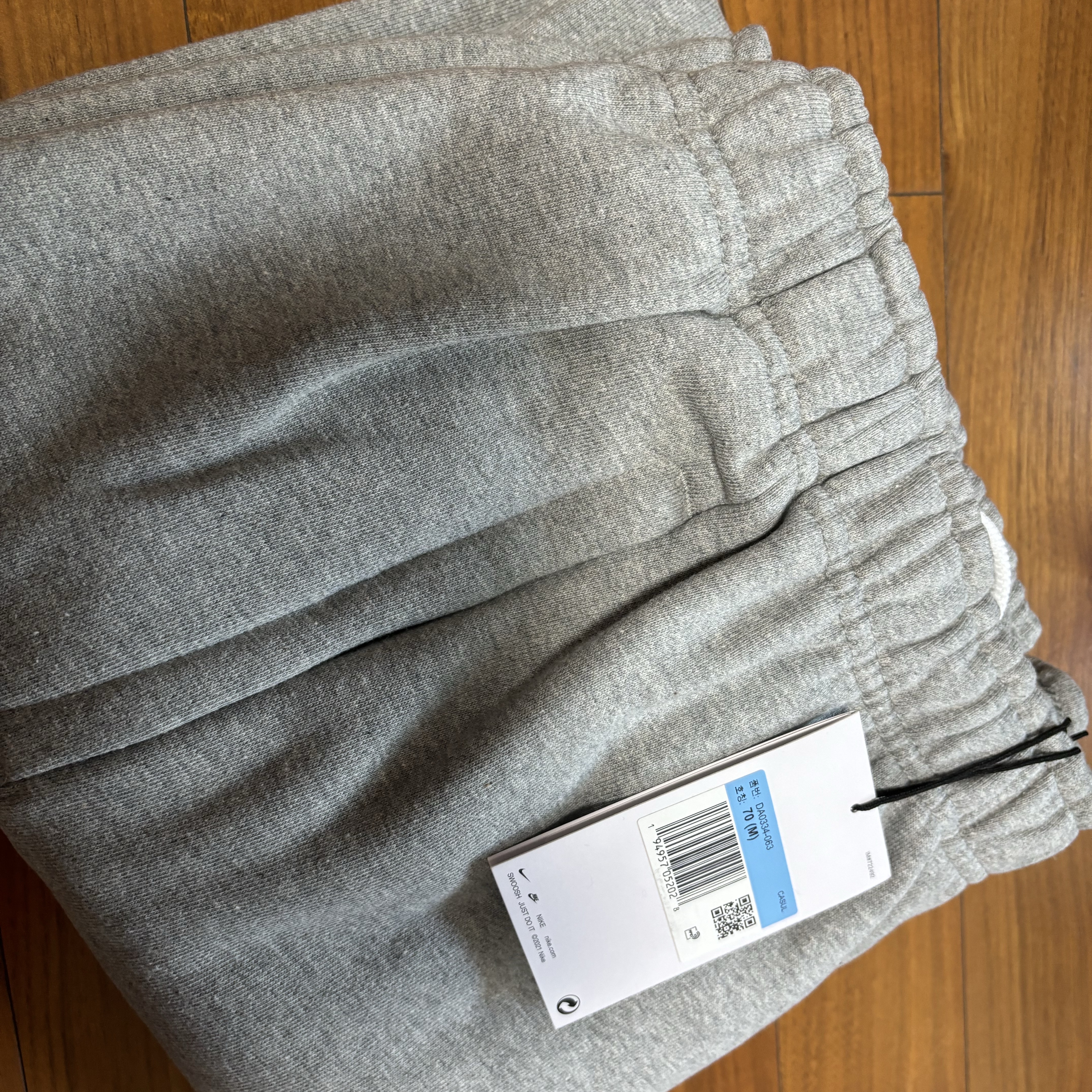 (W) Nike NRG Solo Swoosh Fleece Pants Dark Grey Heather - Asia 착용 스타일