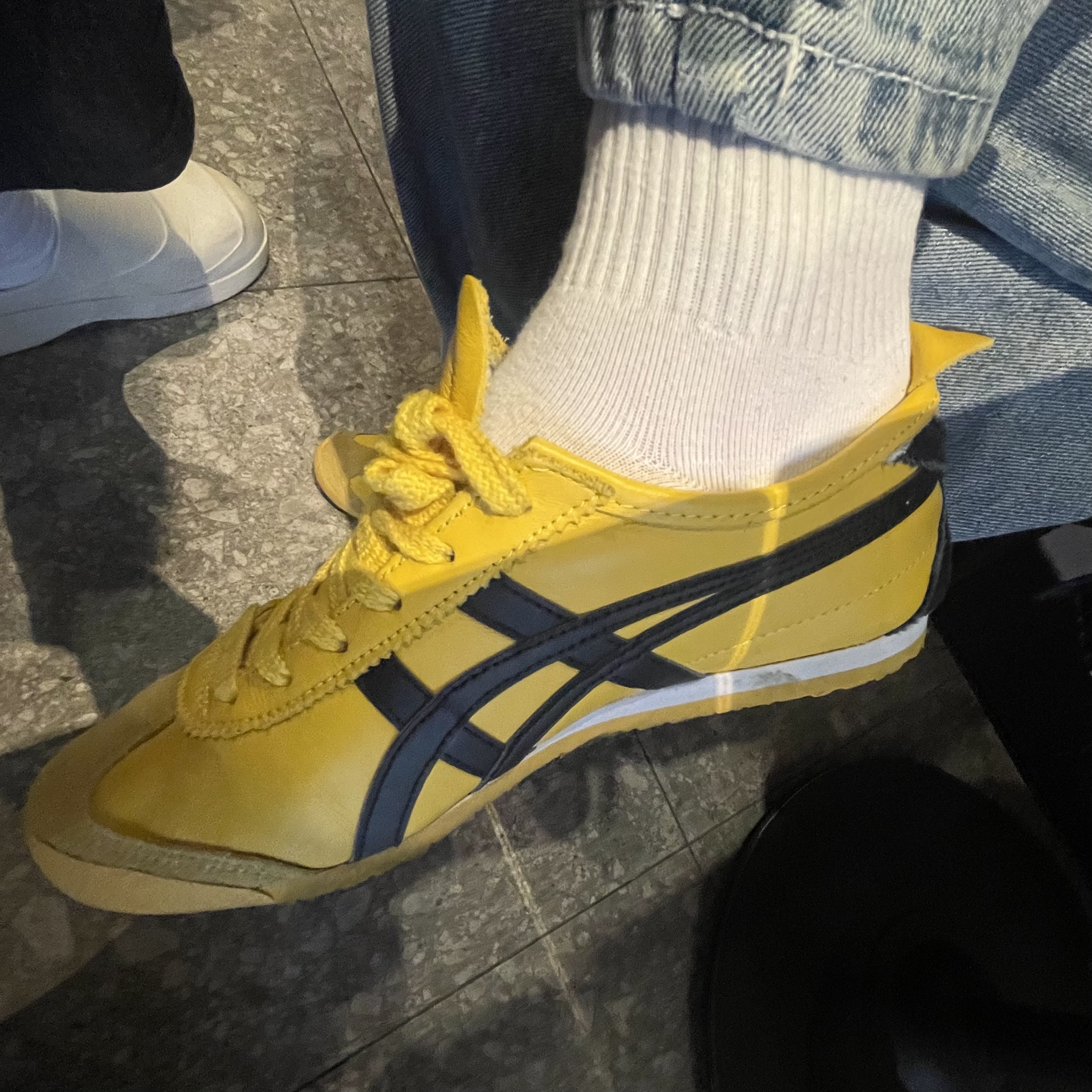 Onitsuka Tiger Mexico 66 Yellow Black 착용 스타일