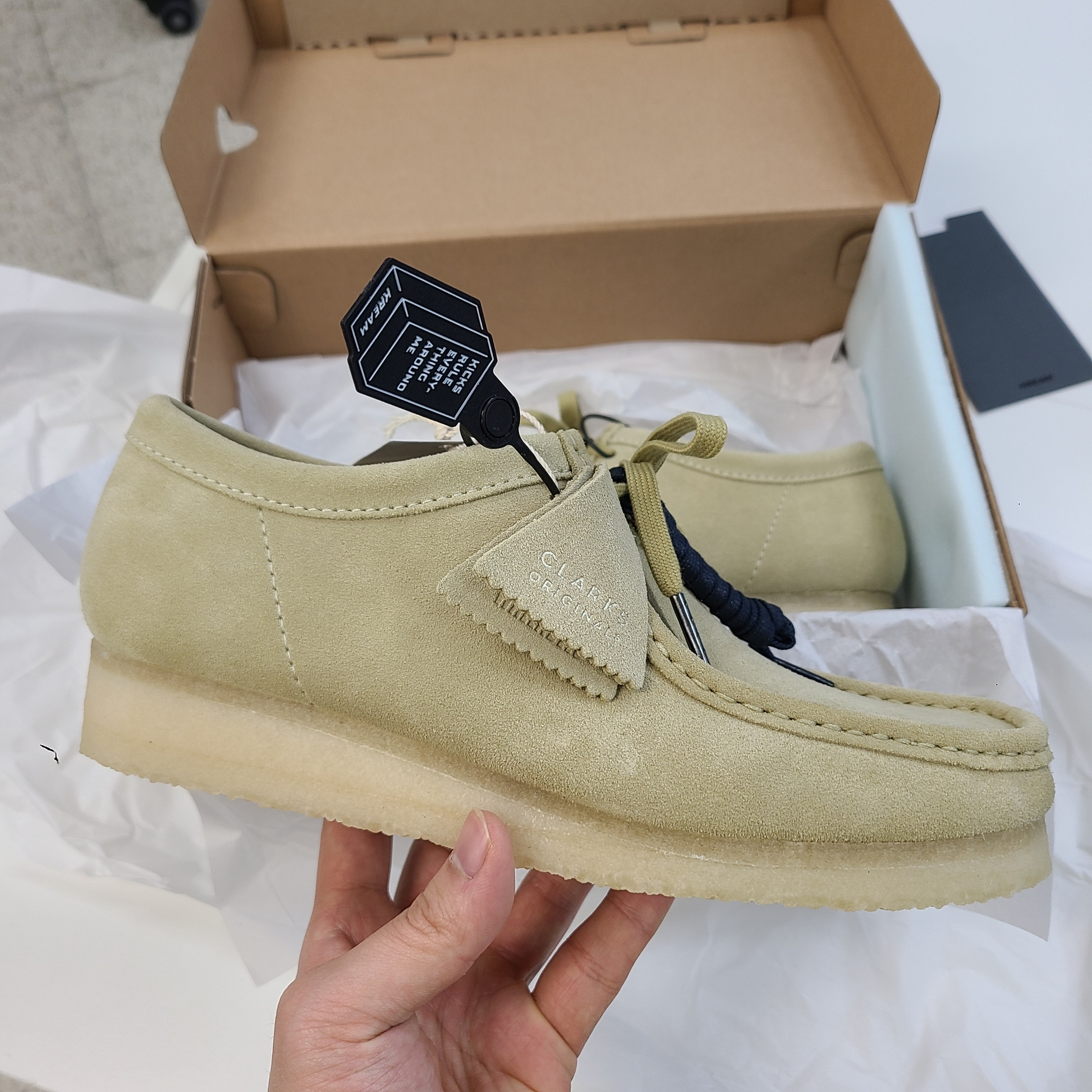 Clarks Wallabee Maple Suede 착용 스타일 - 1