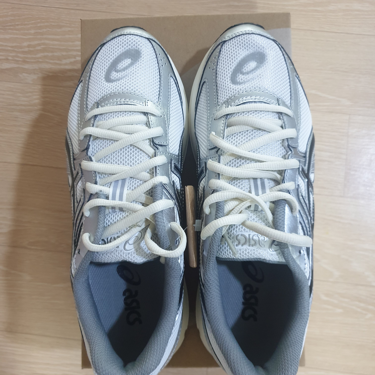 Asics Jog 100 S White Black - 2E Wide 착용 스타일