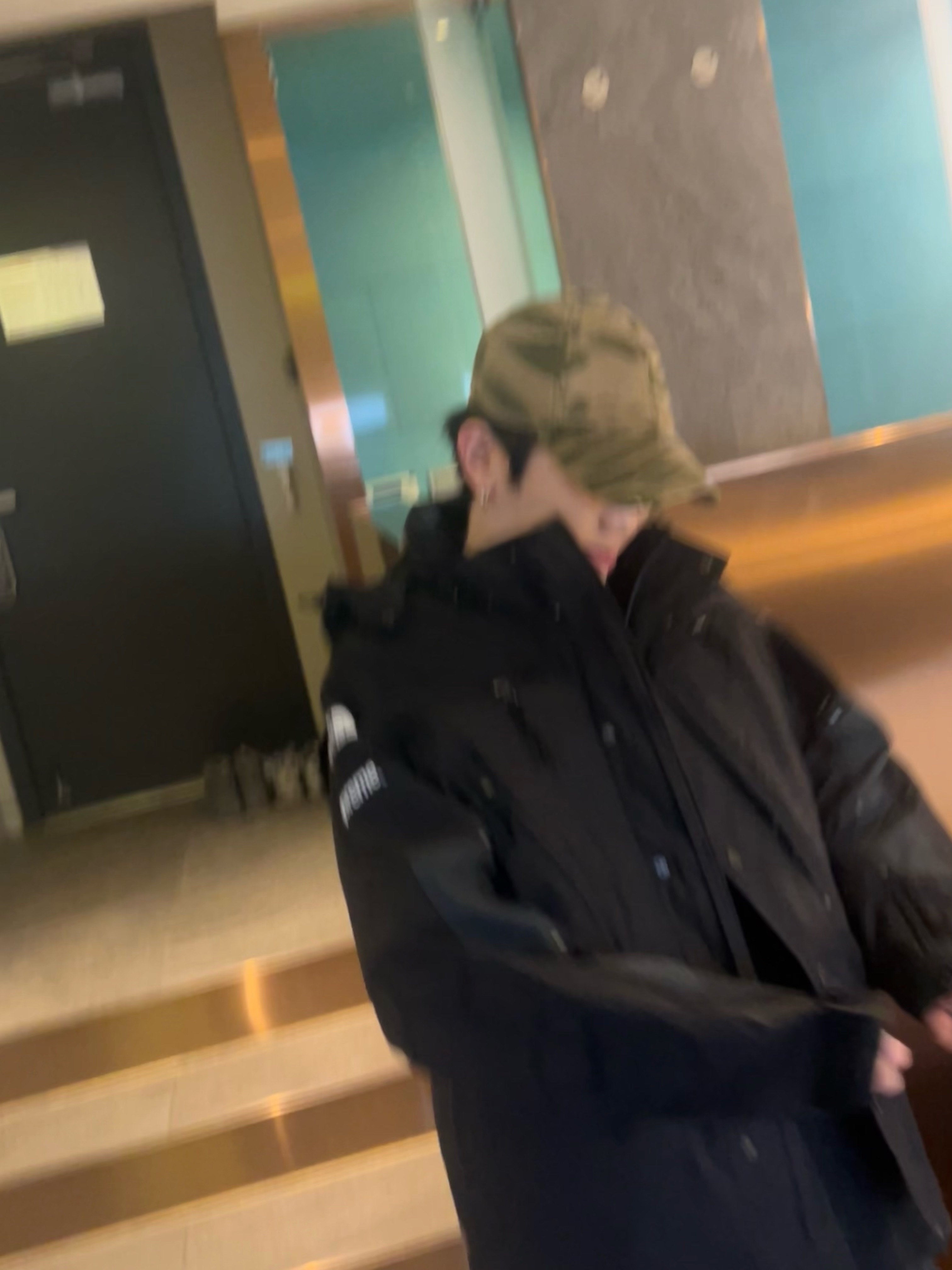 Supreme x The North Face Steep Tech Apogee Jacket Black - 22FW, Supreme x The North Face Expedition Backpack Black - 18FW 착용 스타일 - 5