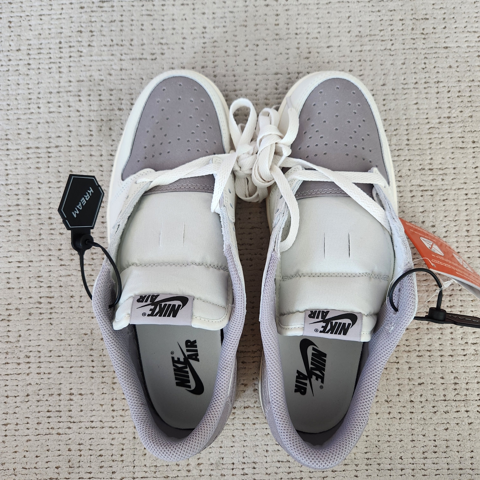 Jordan 1 Retro Low OG Atmosphere Grey 착용 스타일 - 3