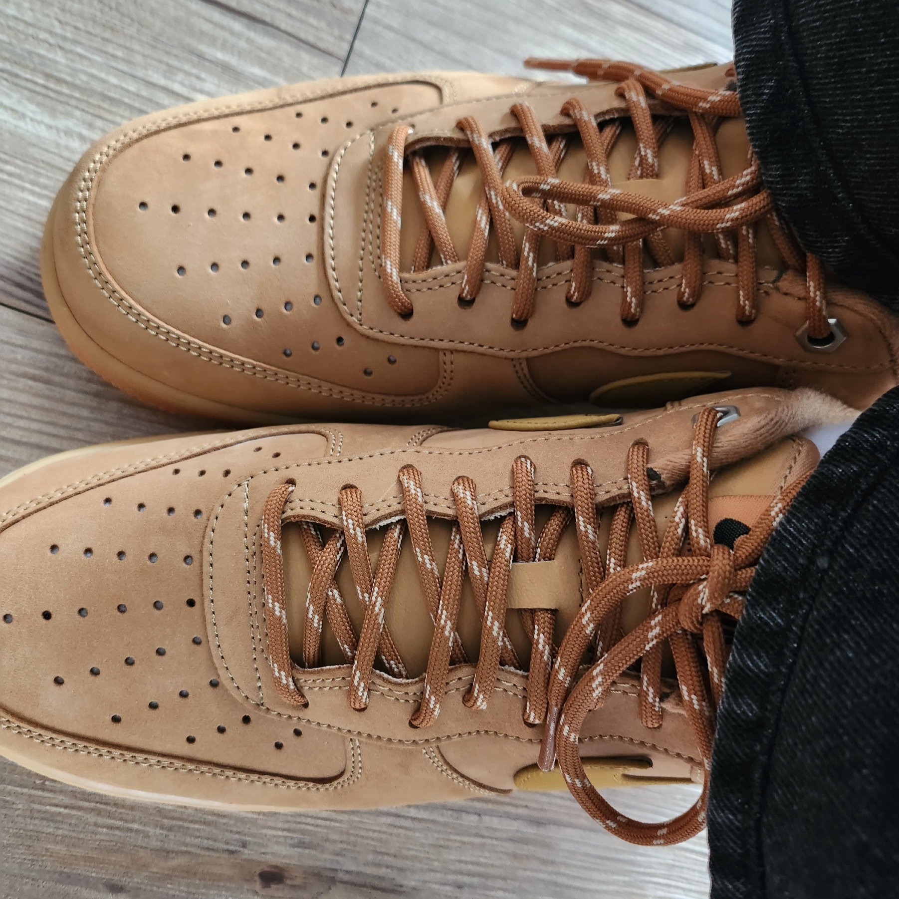 Nike Air Force 1 '07 WB Flax 착용 스타일