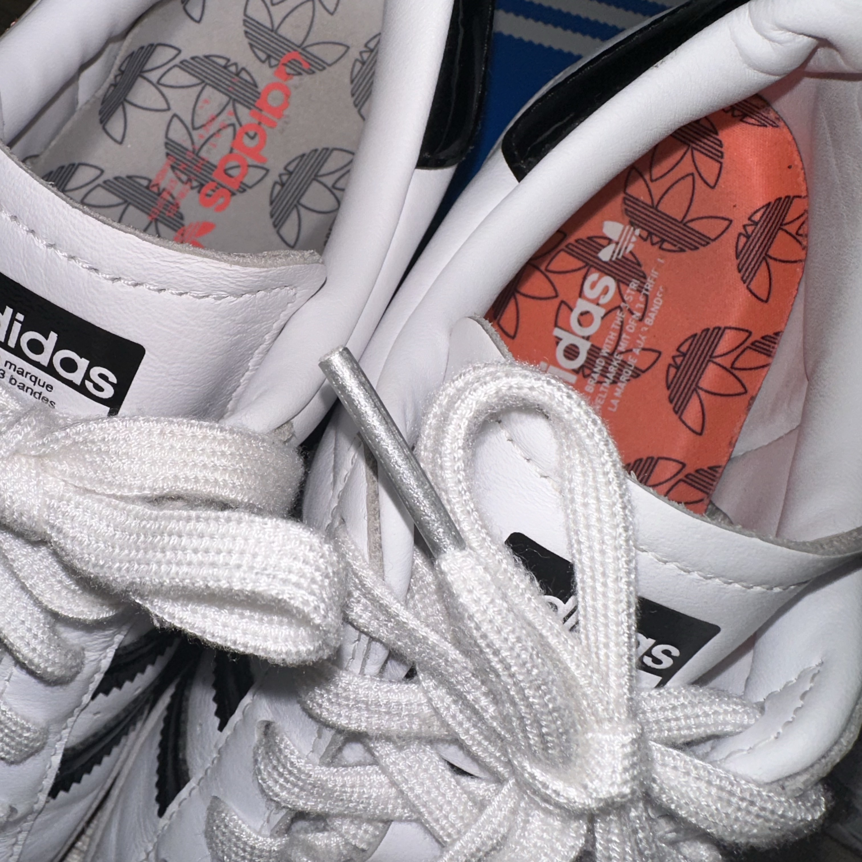 Nike Air Force 1 '07 Low White, (W) Adidas Superstar White Black 착용 스타일 - 3