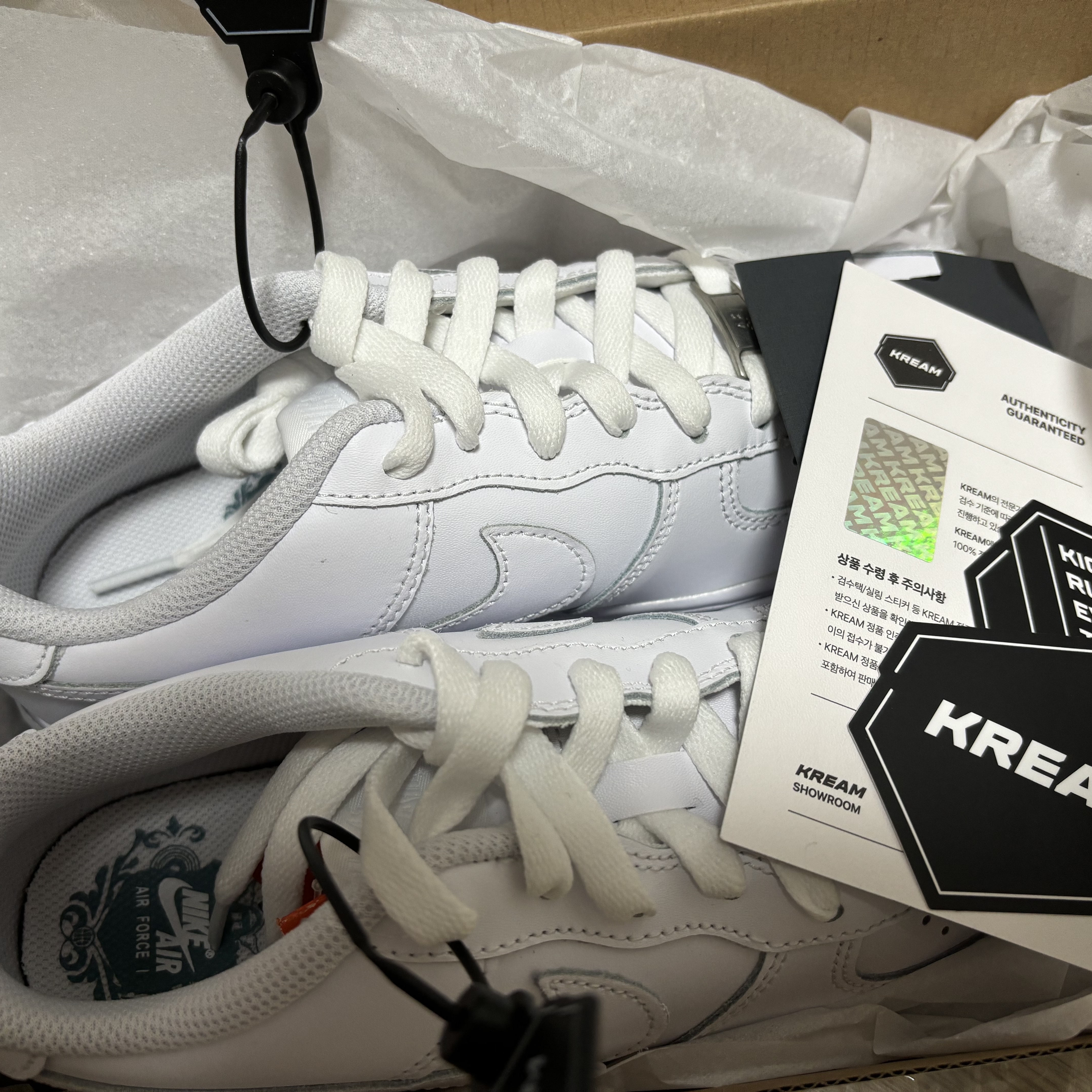 (GS) Nike Air Force 1 LE White 착용 스타일