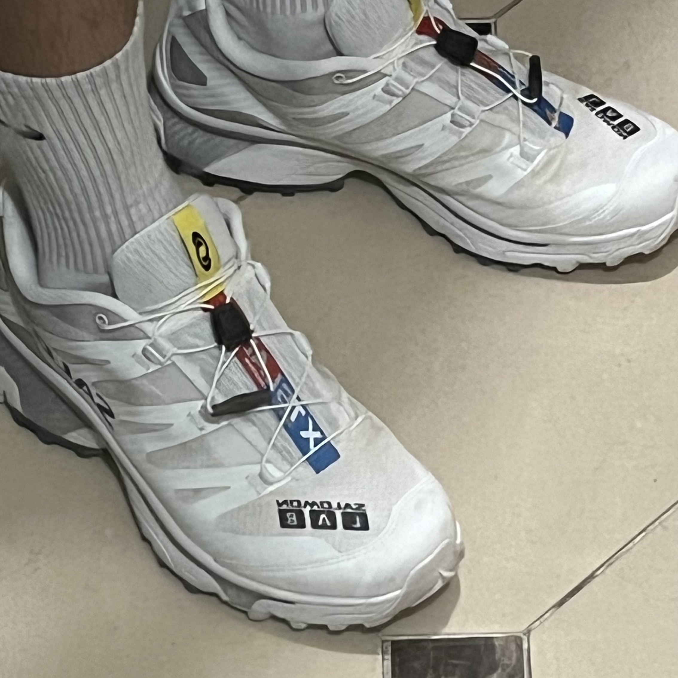 Salomon XT-4 White Lunar Rock 착용 스타일