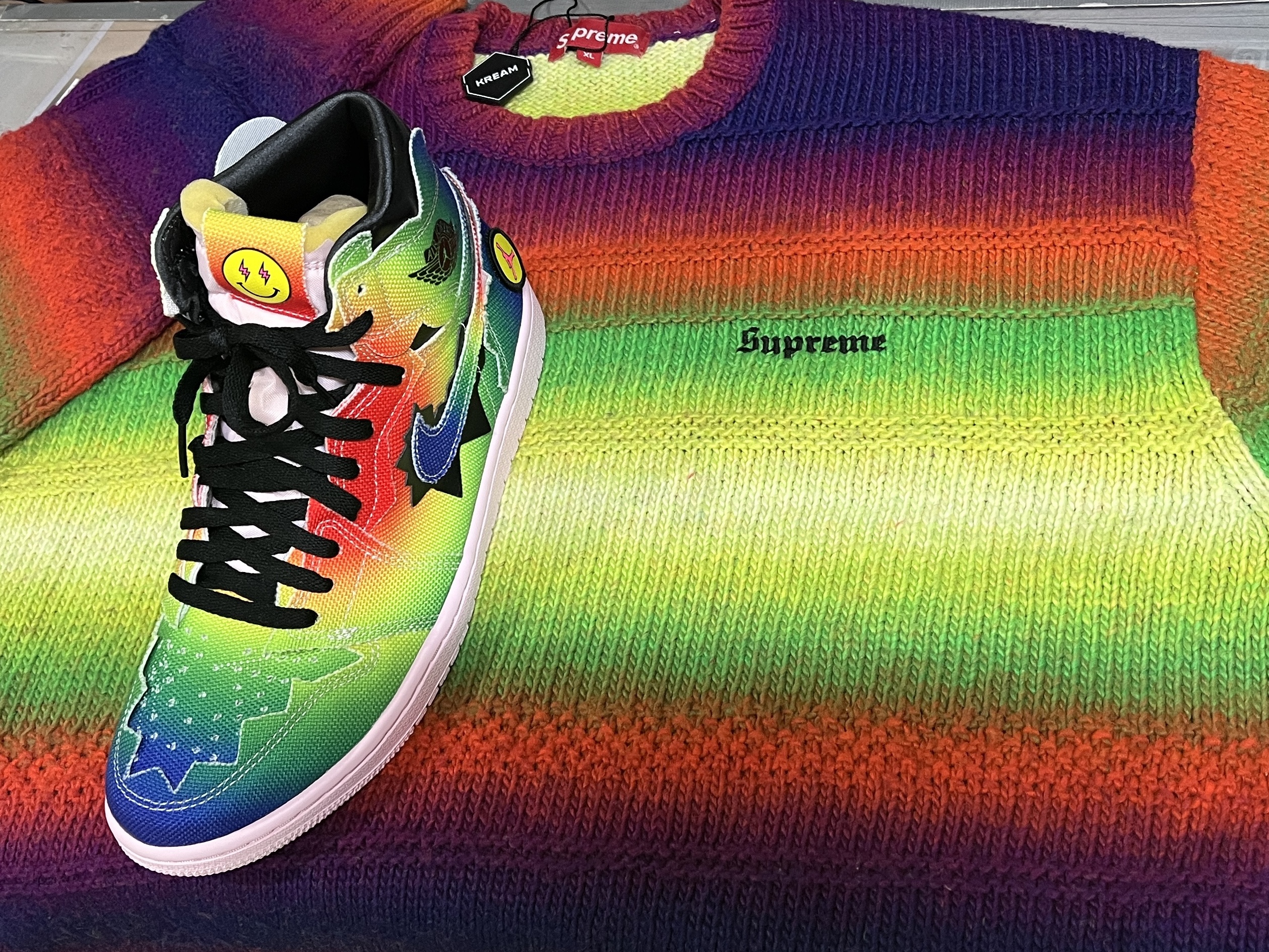 Supreme Gradient Stripe Sweater Multicolor - 22FW, Jordan 1 x J Balvin Retro High OG 착용 스타일