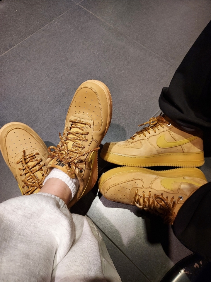 Nike Air Force 1 '07 WB Flax 착용 스타일